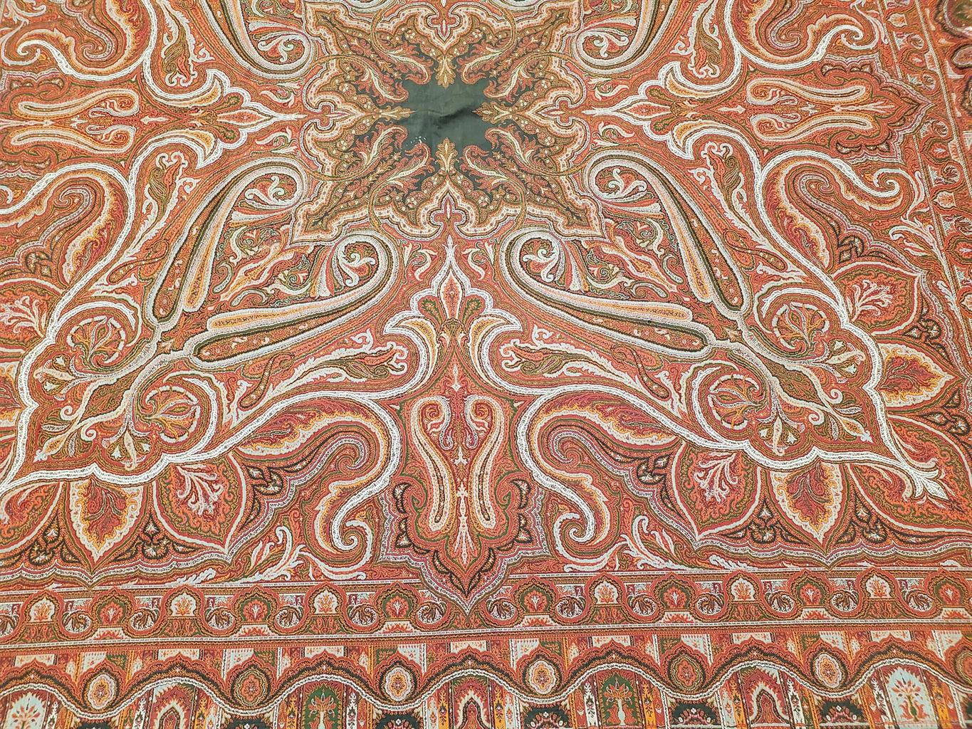 AORug#14660 size. 5' 07" x 5' 08"