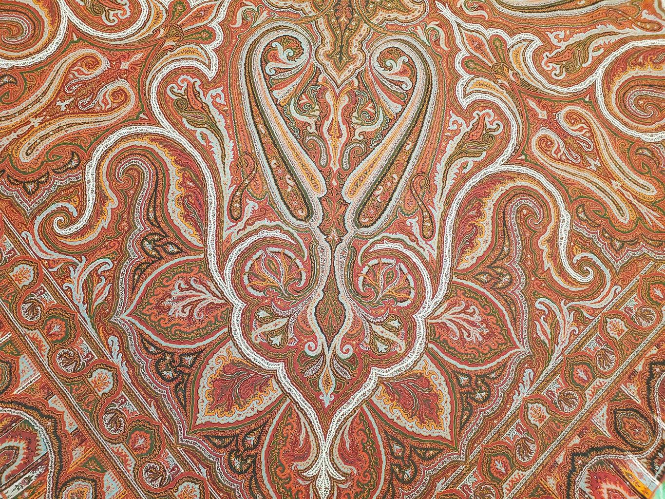 AORug#14660 size. 5' 07" x 5' 08"
