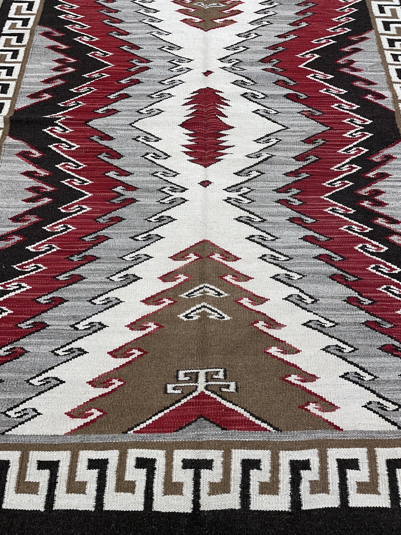 AORug#10525 size. 6'0" X 9'0"