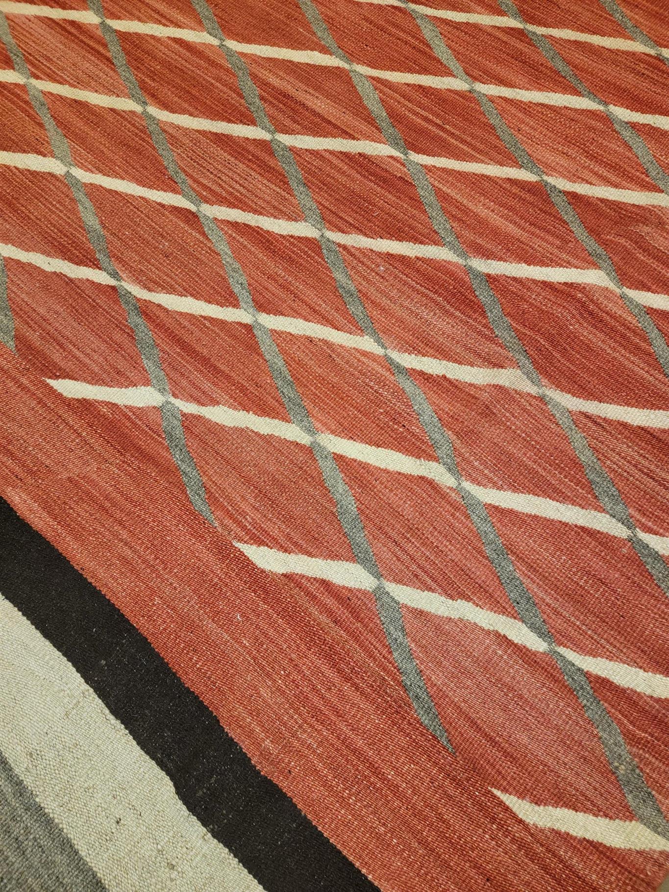 AORug#13381 size. 5' 00" x 8' 00"