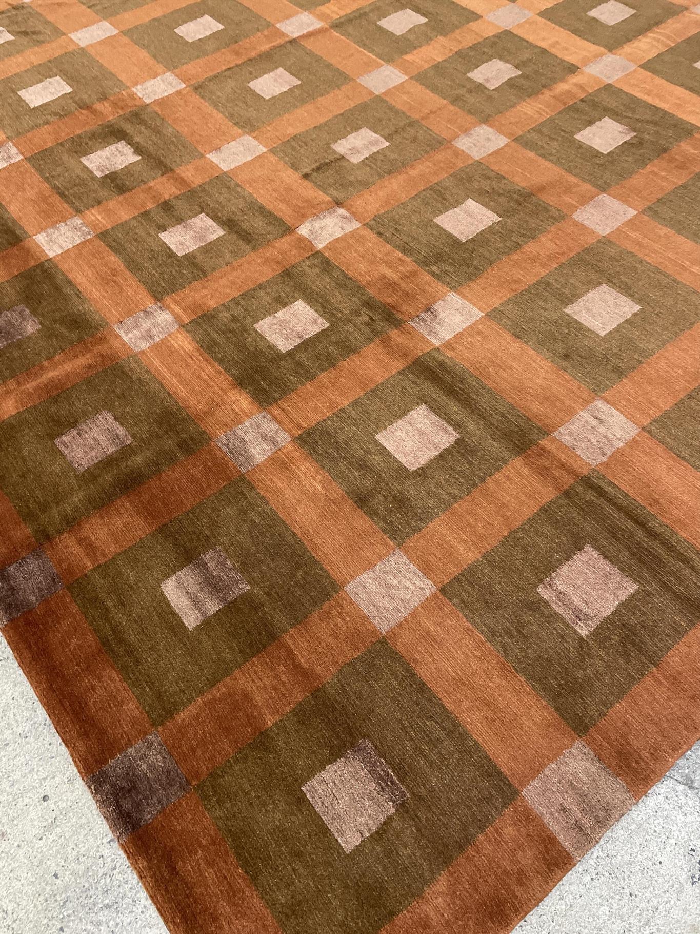 AORug#15453 size. 13' 01" x 13' 02"