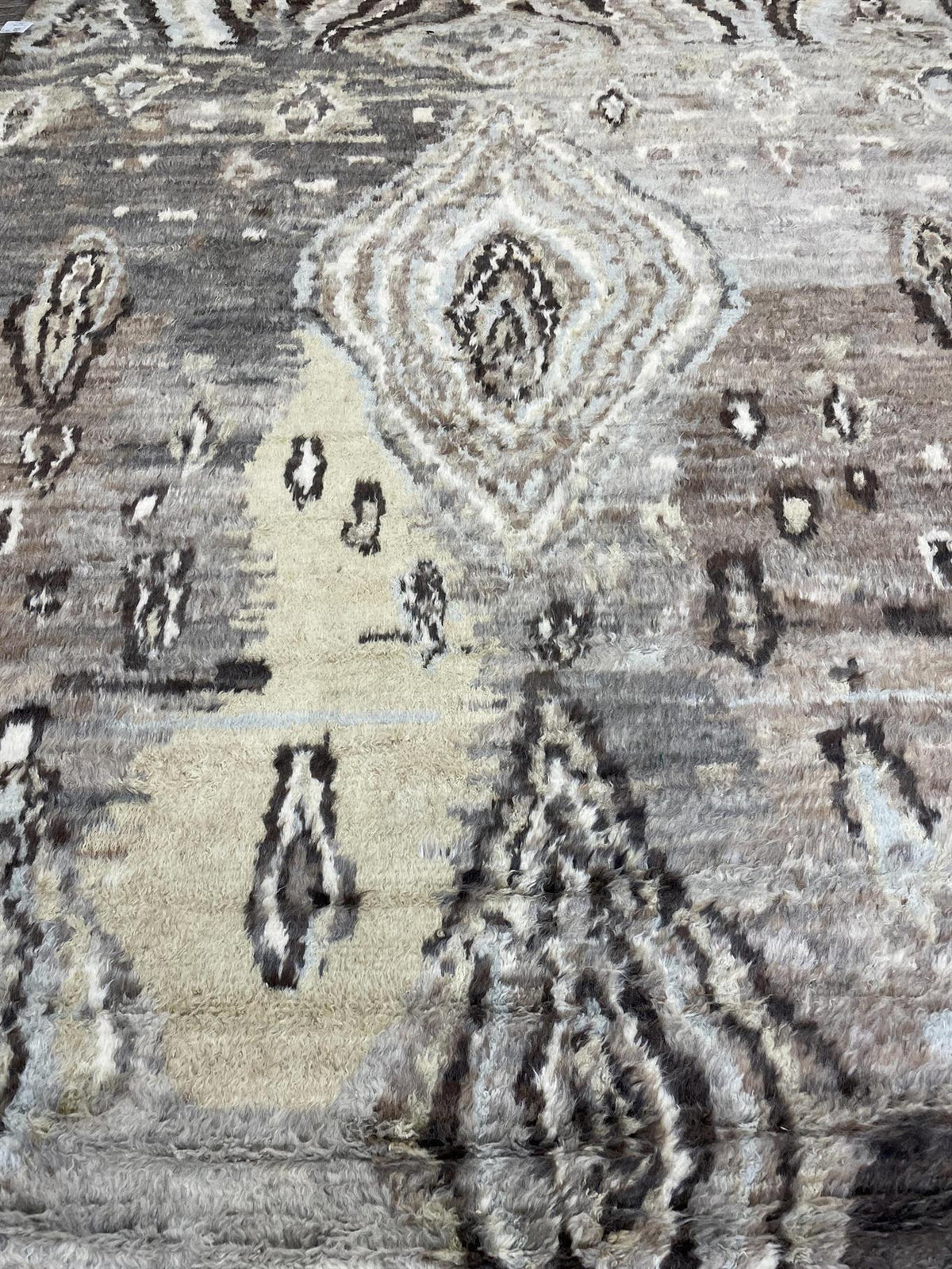 AORug#16037 size. 8' 00" x 9' 08"