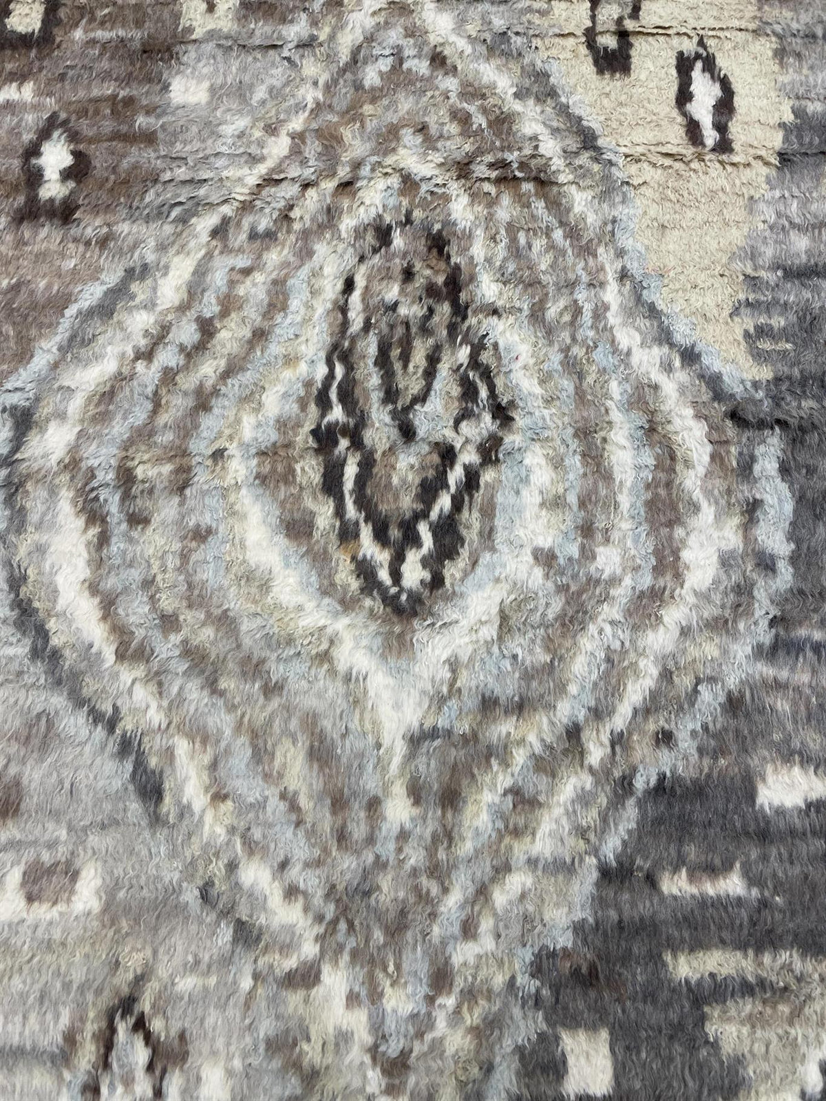 AORug#16037 size. 8' 00" x 9' 08"