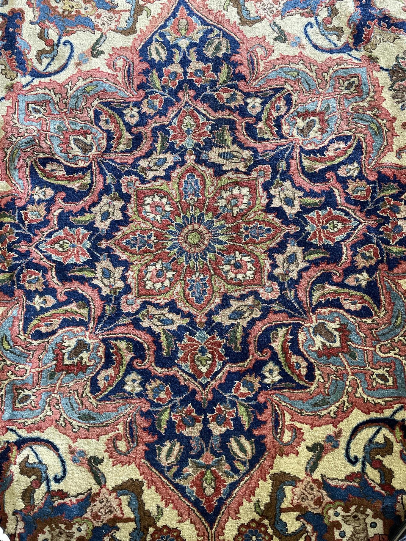 AORug#9529 size. 8' 03" x 11' 10"