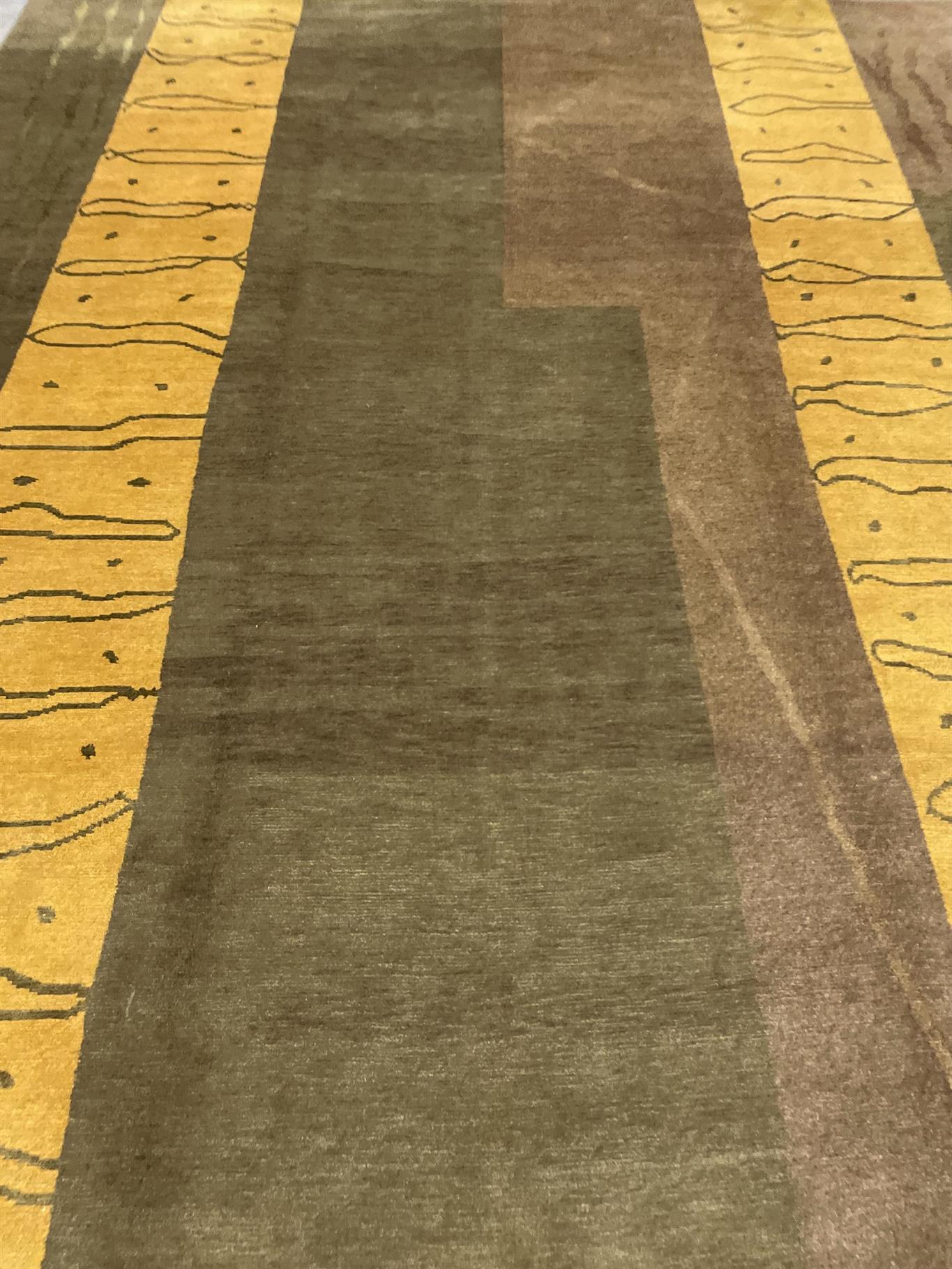 AORug#15162 size. 8' 05" x 9' 11"