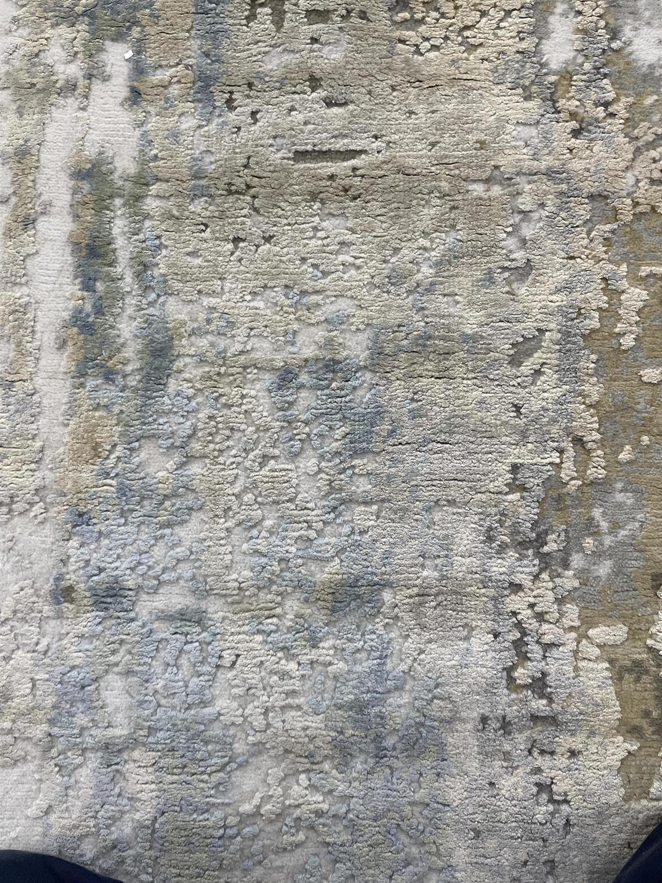 AORug#14108 size. 10'0" X 14'0"