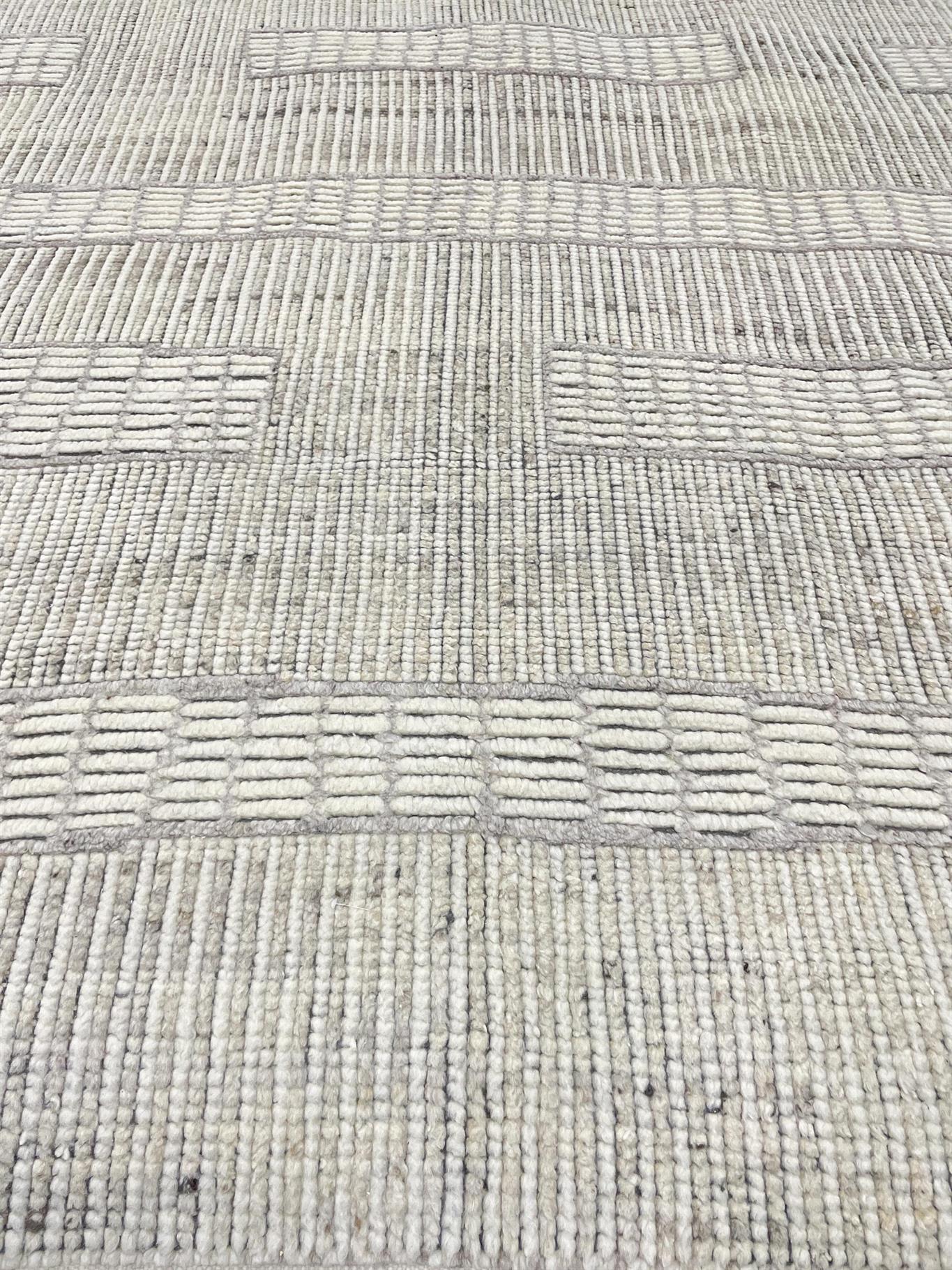AORug#16208 size. 8'0" X 10'0"