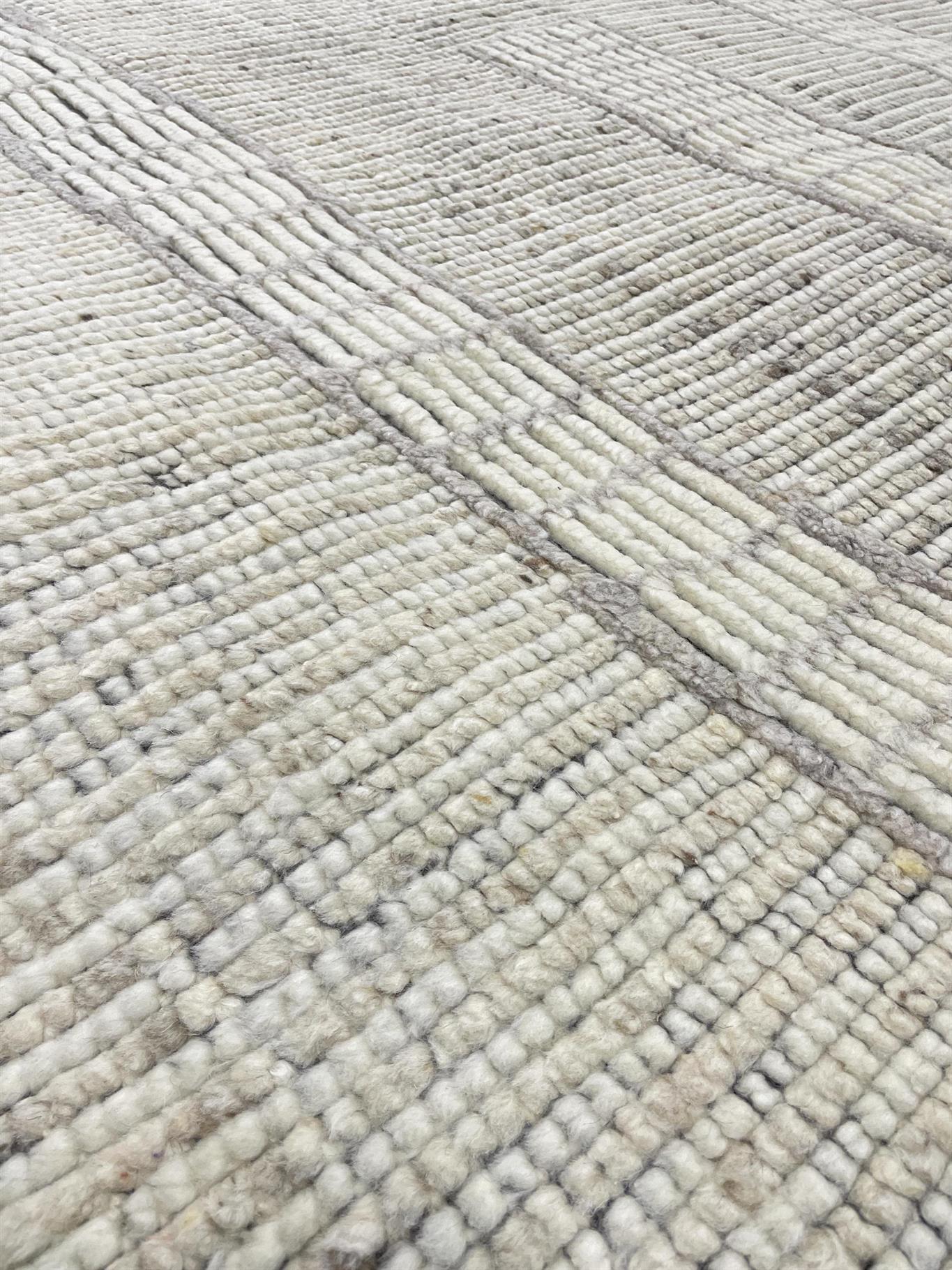 AORug#16208 size. 8'0" X 10'0"
