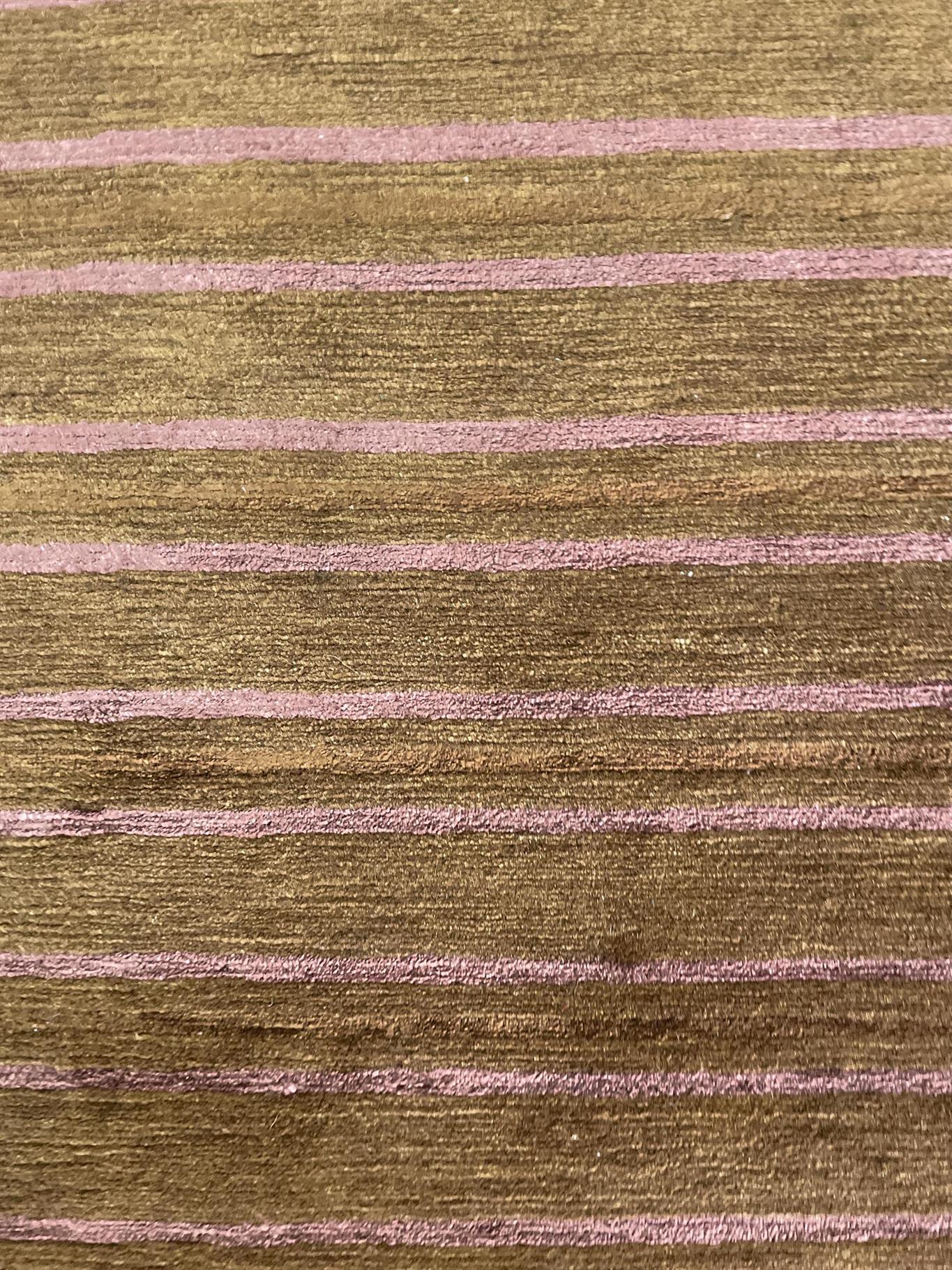 AORug#15168 size. 6' 10" x 9' 11"