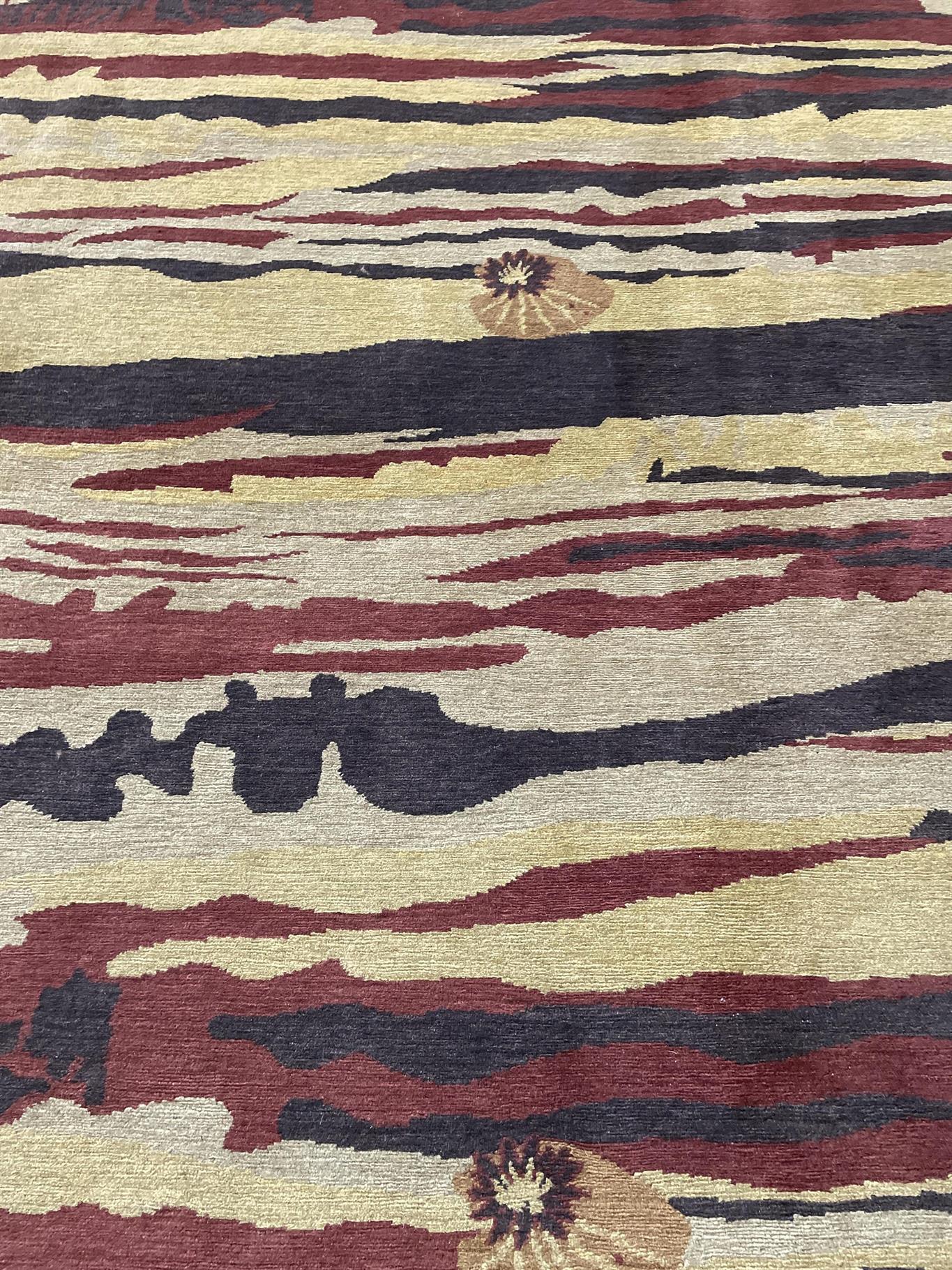 AORug#15405 size. 8' 10" x 8' 10"