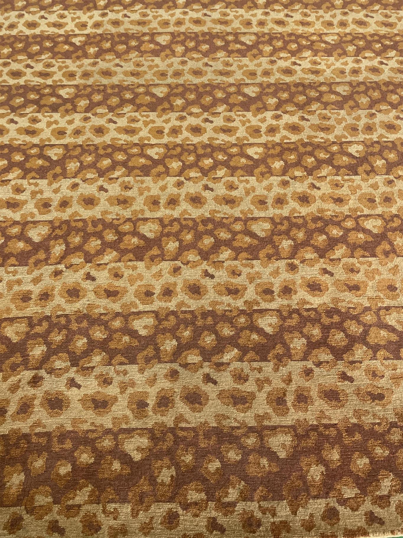 AORug#15393 size. 8' 10" x 8' 10"