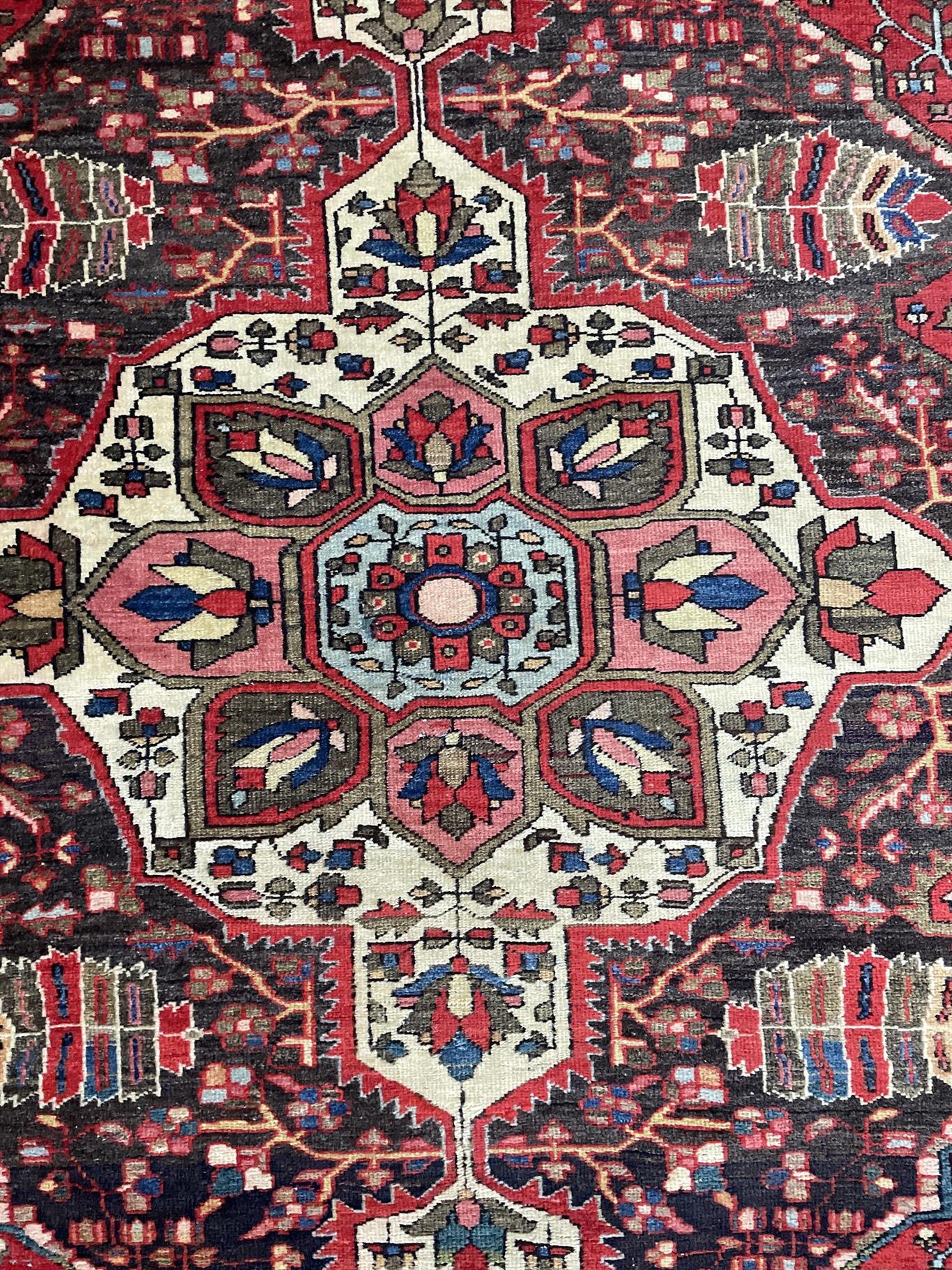 AORug#2321 size. 3' 05" x 5' 01"