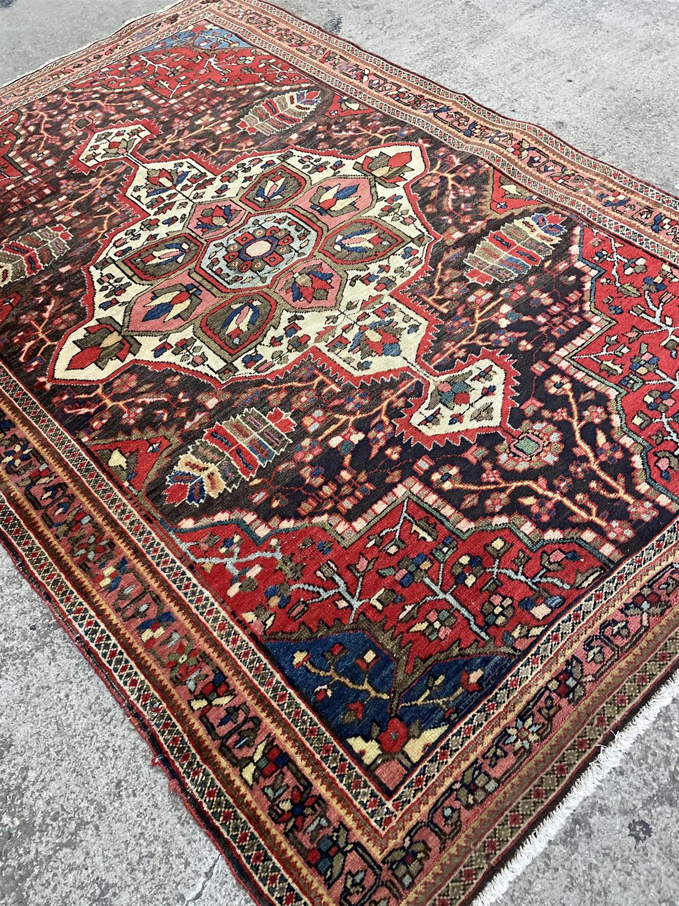 AORug#2321 size. 3' 05" x 5' 01"