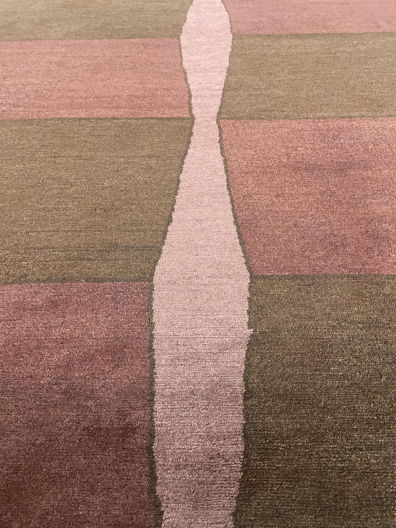 AORug#15315 size. 8' 10" x 8' 10"