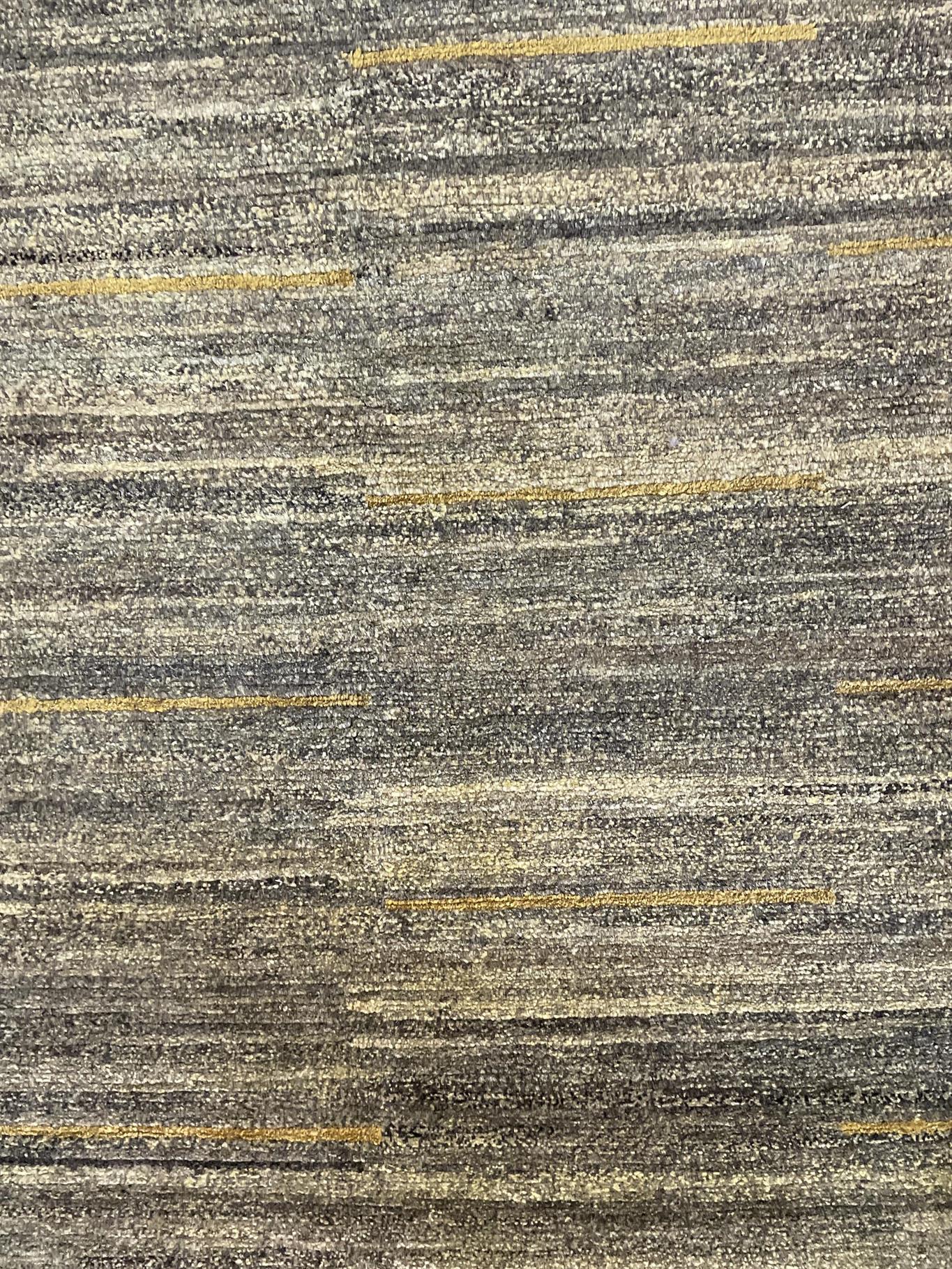 AORug#15519 size. 7' 00" x 8' 11"