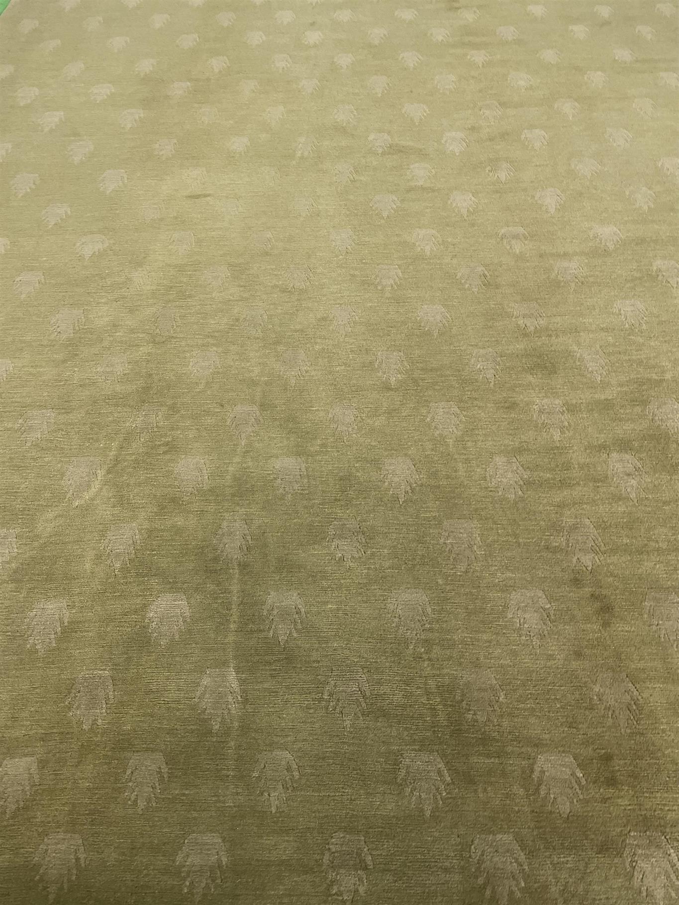 AORug#15376 size. 8' 01" x 10' 00"