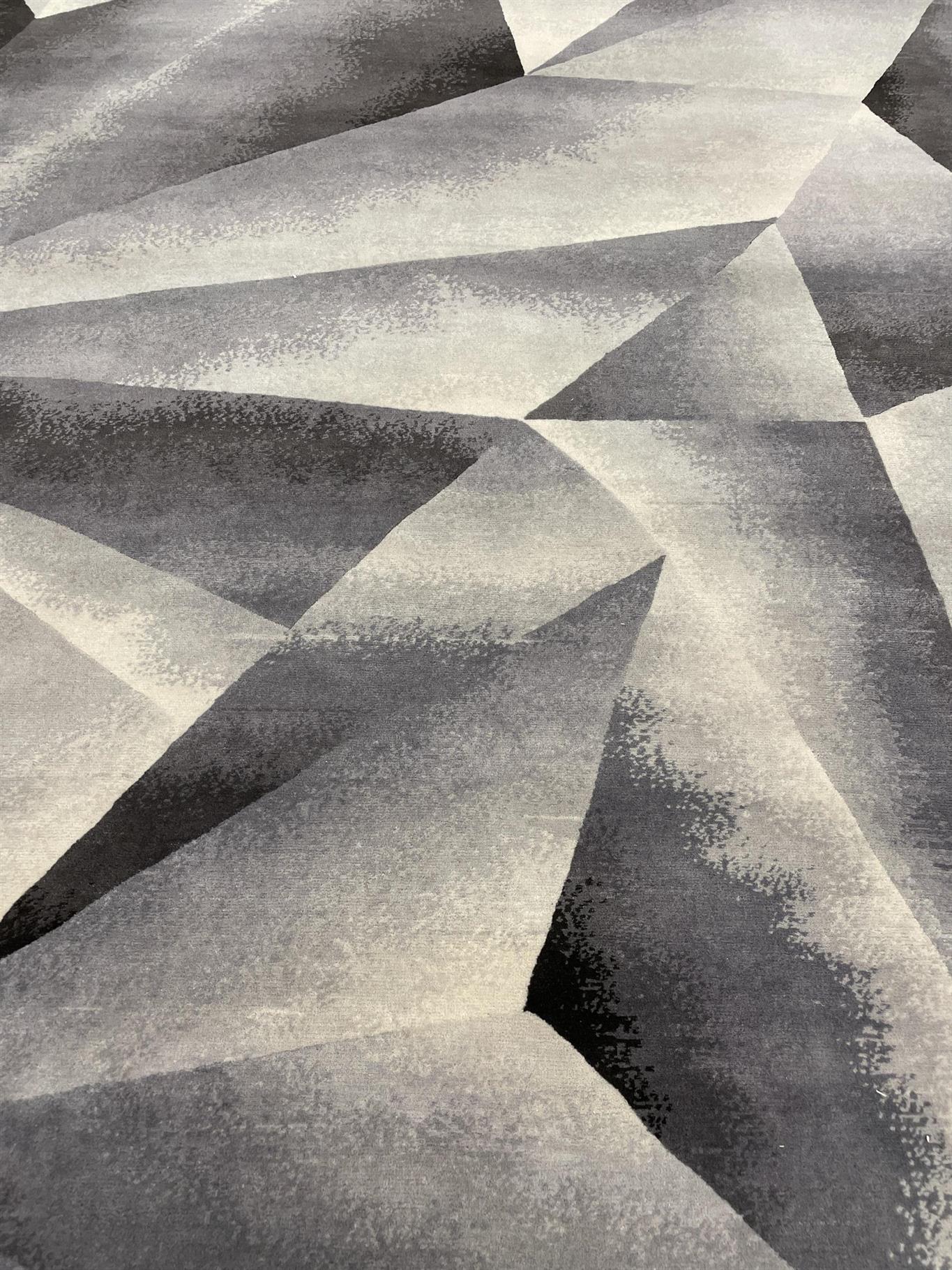 AORug#14318 size. 9'0" X 12'0"