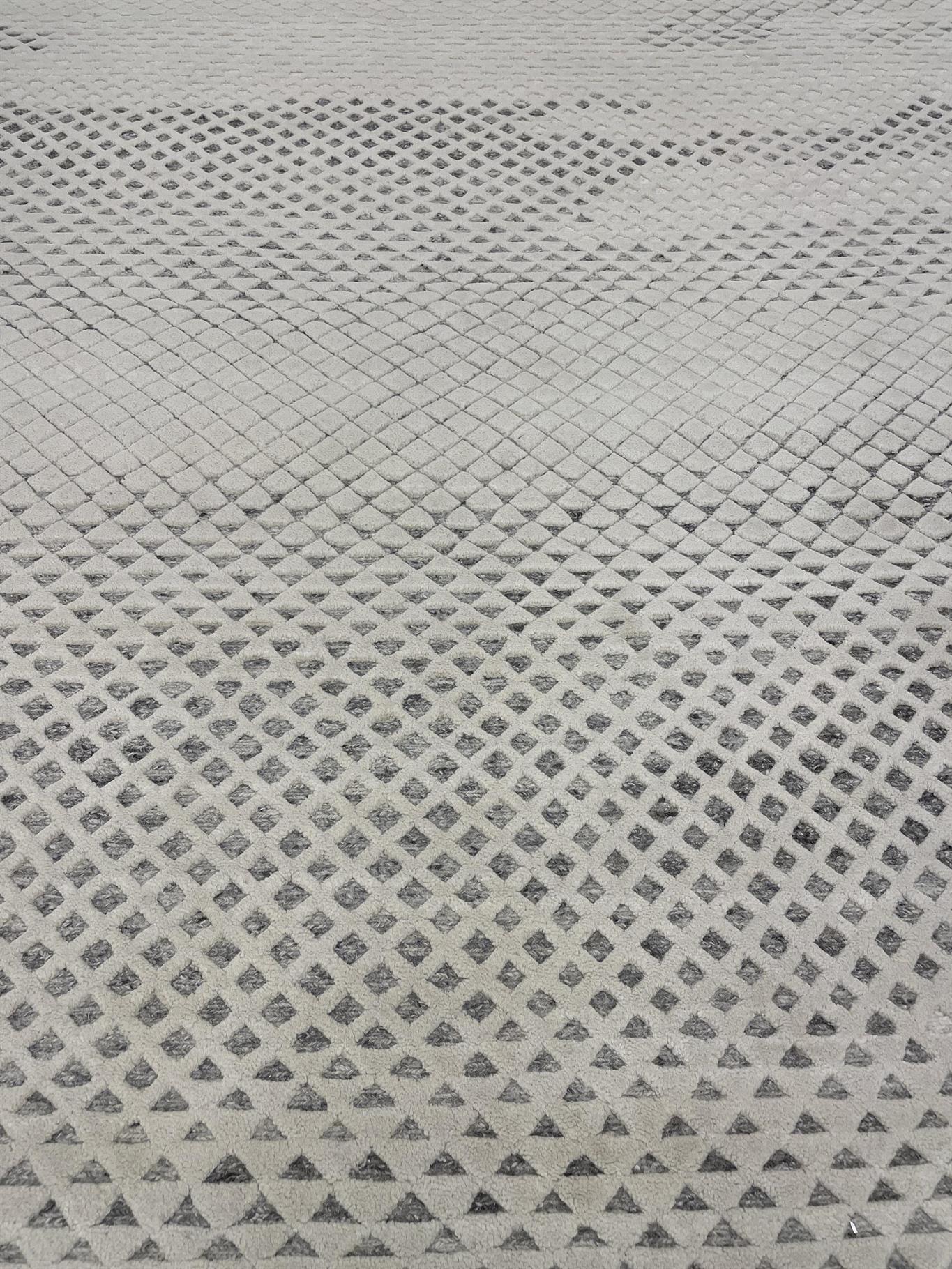 AORug#13745 size. 10'0" X 14'0"
