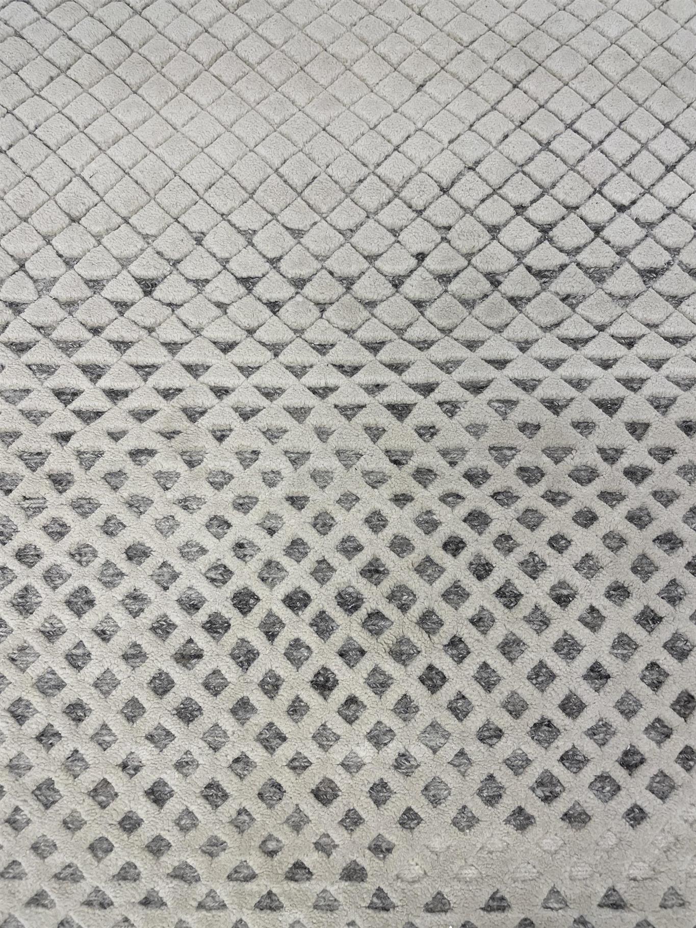 AORug#13745 size. 10'0" X 14'0"