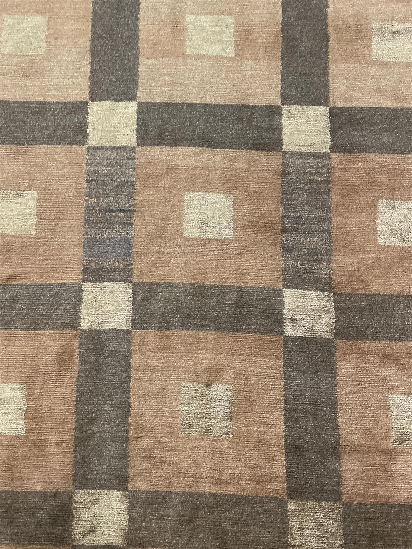 AORug#15470 size. 13' 00" x 13' 01"