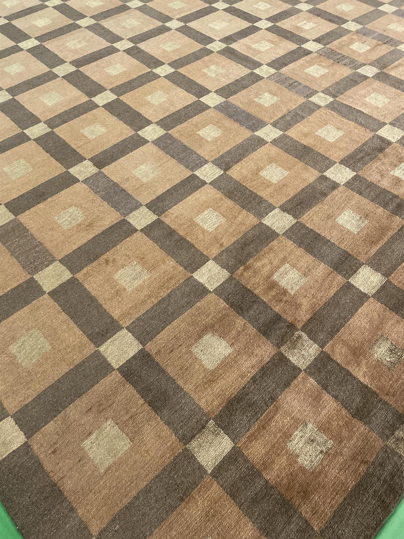 AORug#15470 size. 13' 00" x 13' 01"