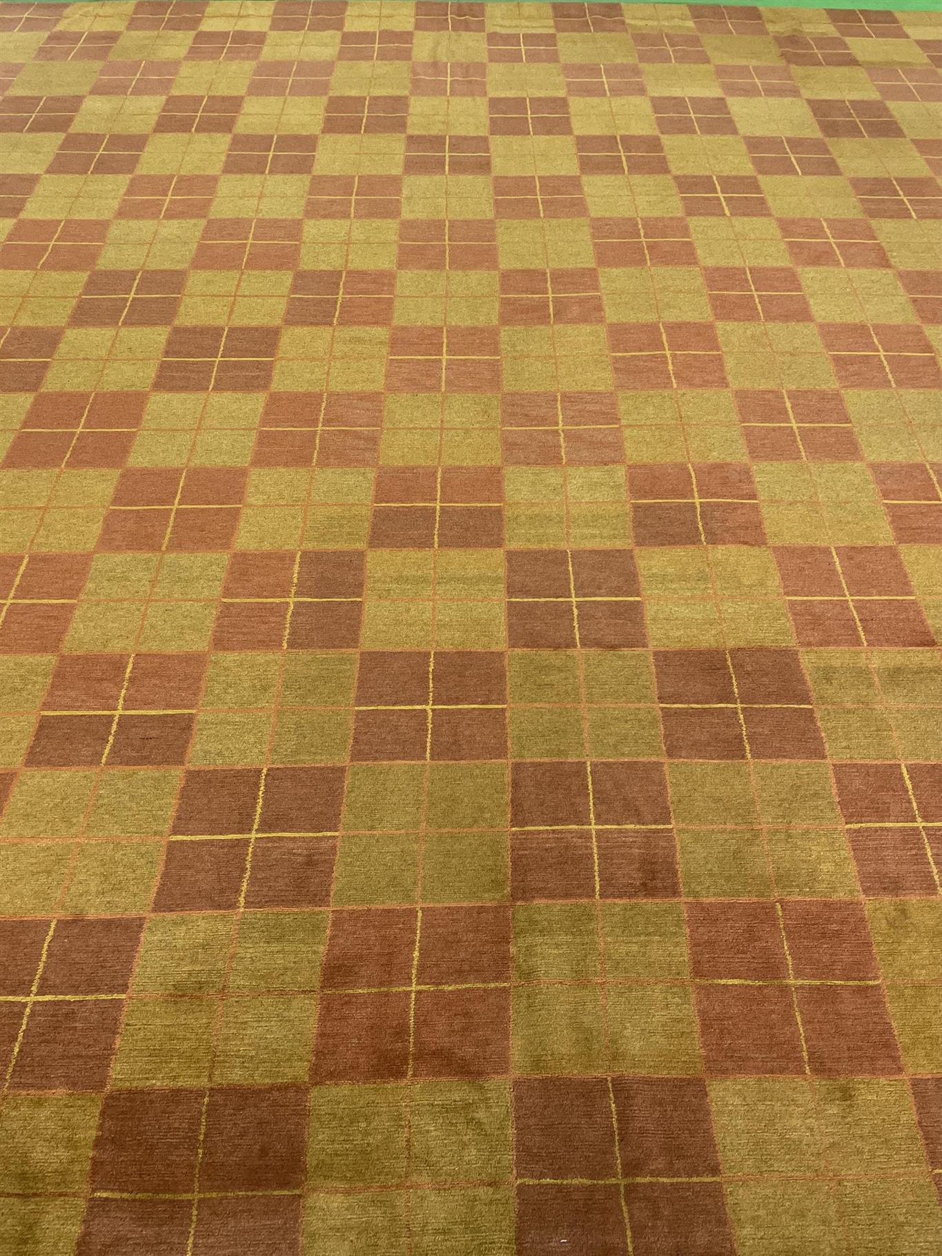 AORug#15475 size. 13' 01" x 13' 07"