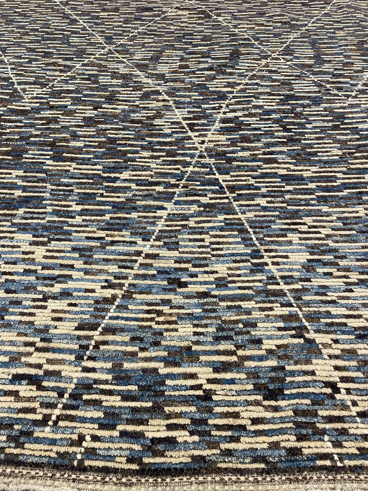 AORug#16273 size. 10' 03" x 13' 00"