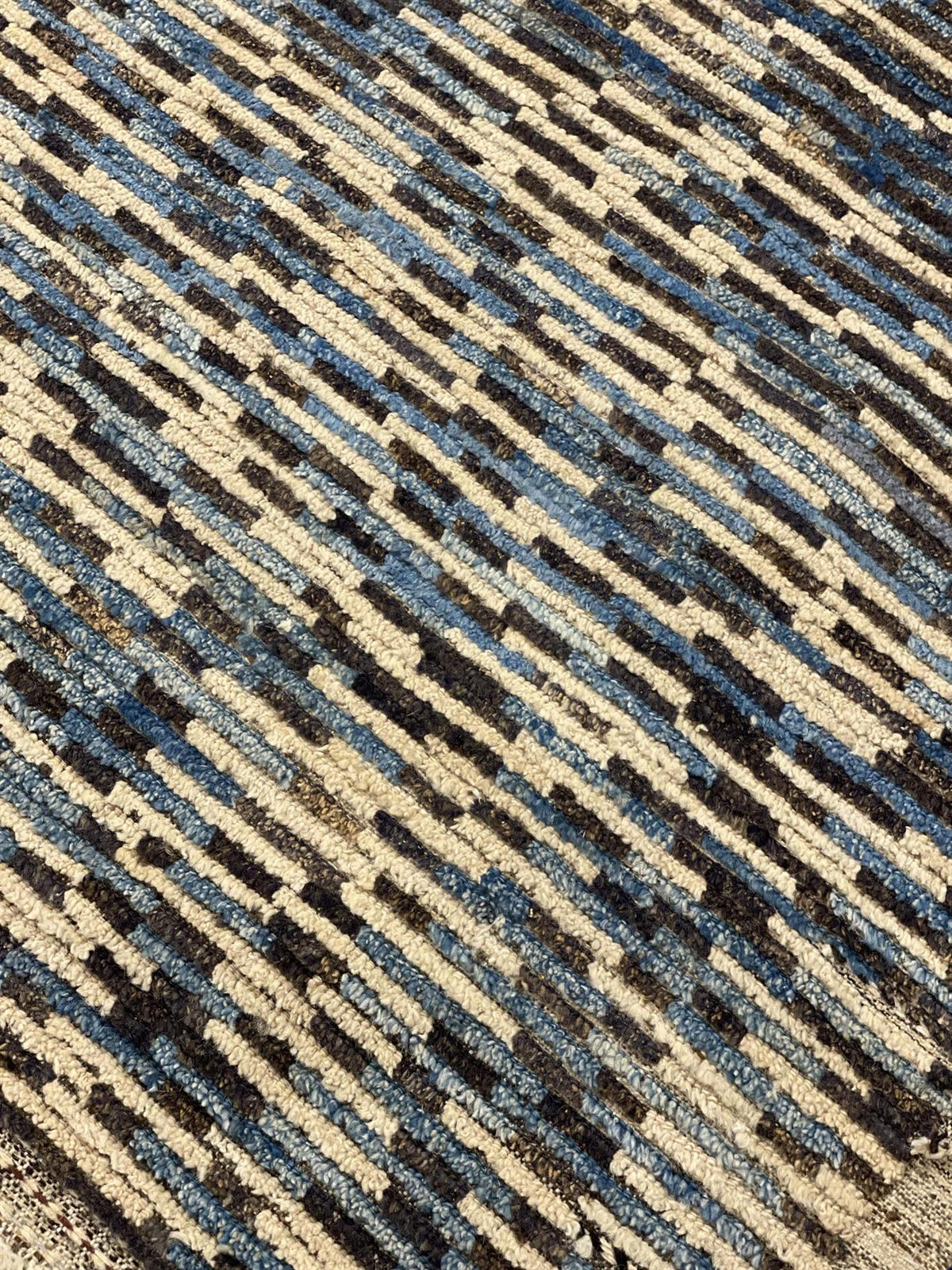 AORug#16273 size. 10' 03" x 13' 00"