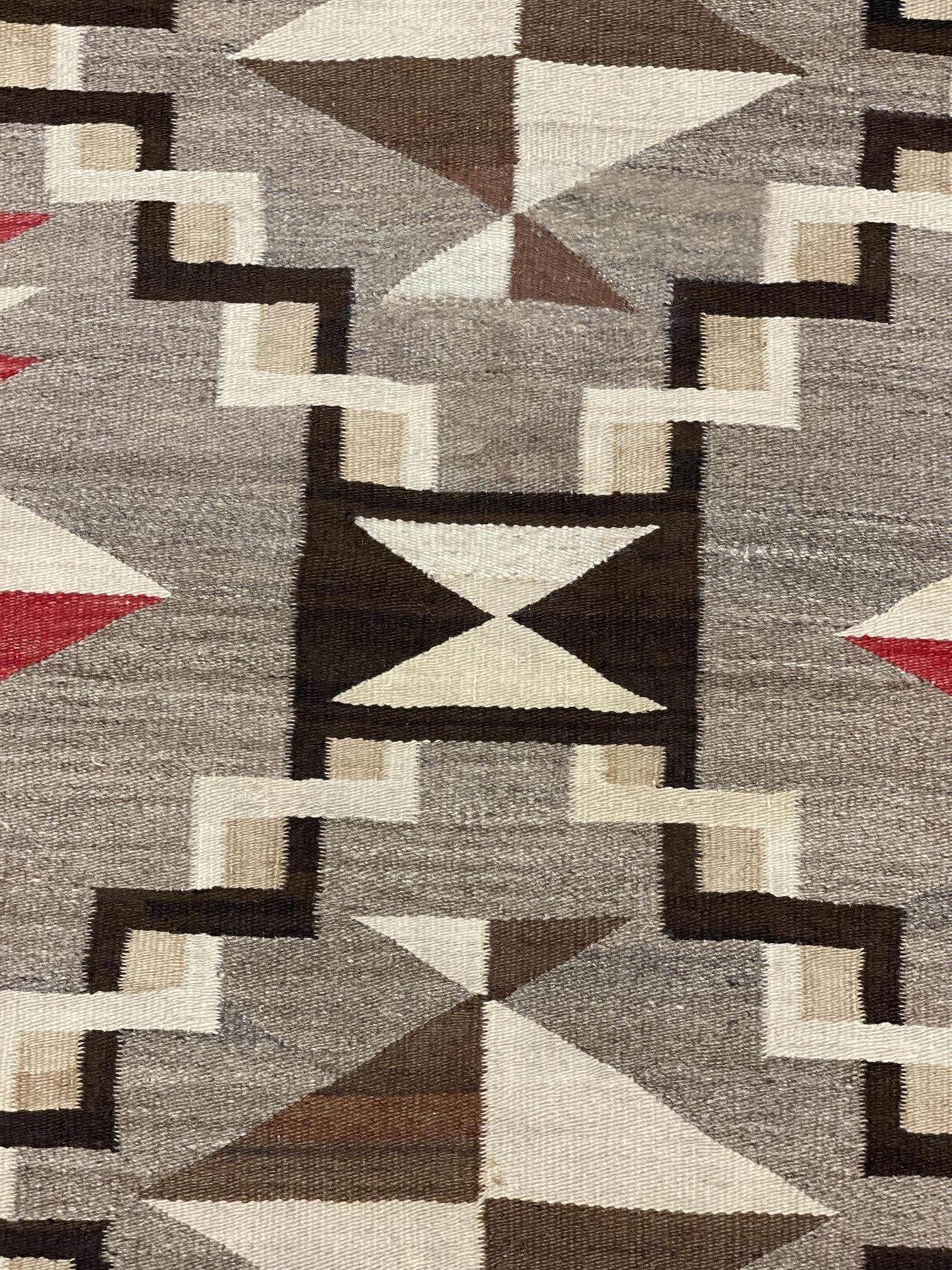 AORug#13118 size. 5' 00" x 6' 00"