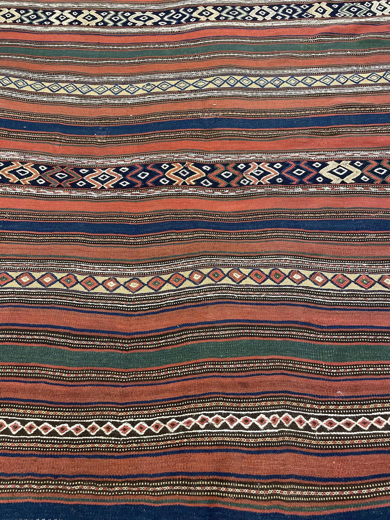 AORug#4815 size. 6' 02" x 10' 11"