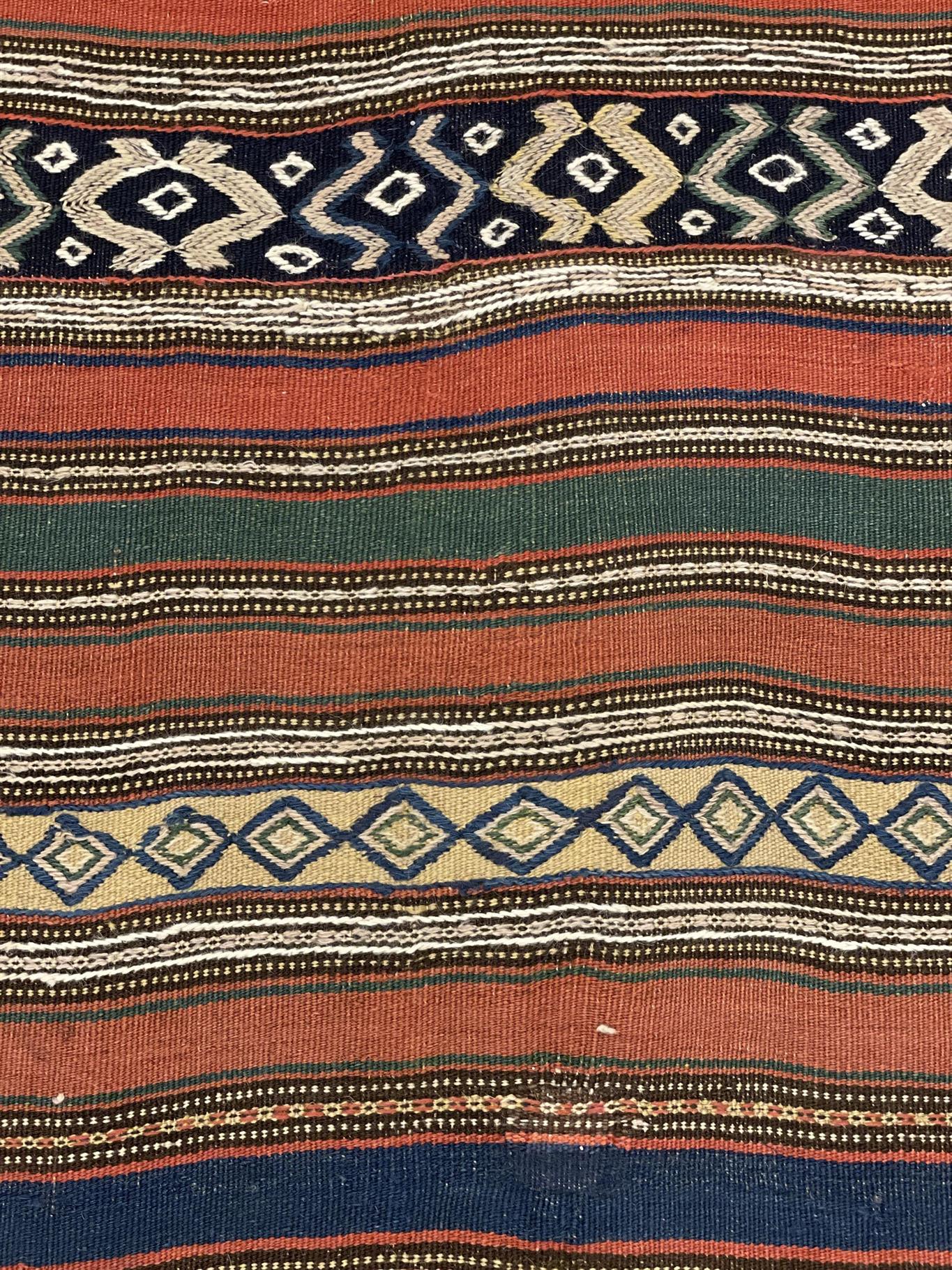 AORug#4815 size. 6' 02" x 10' 11"