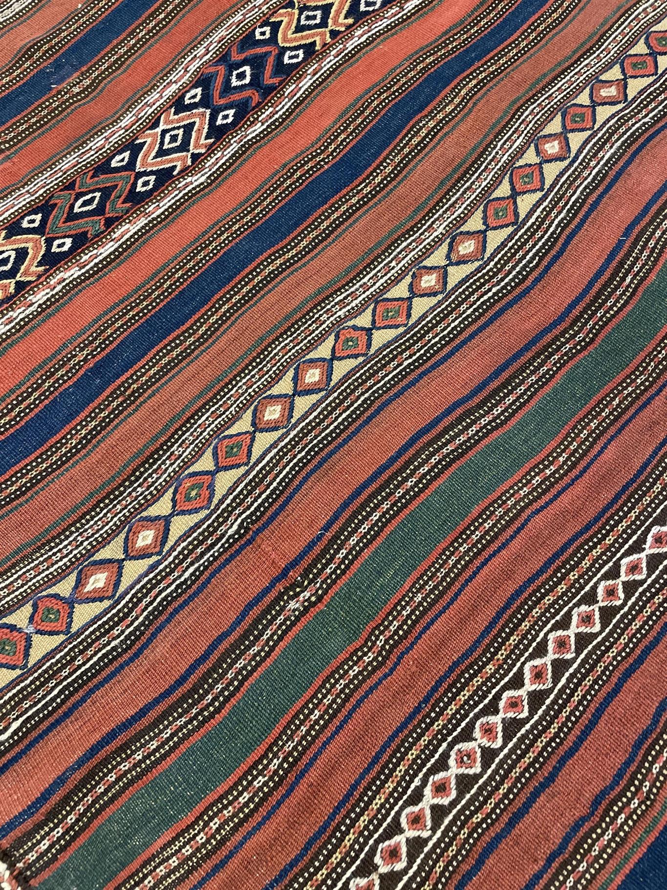 AORug#4815 size. 6' 02" x 10' 11"