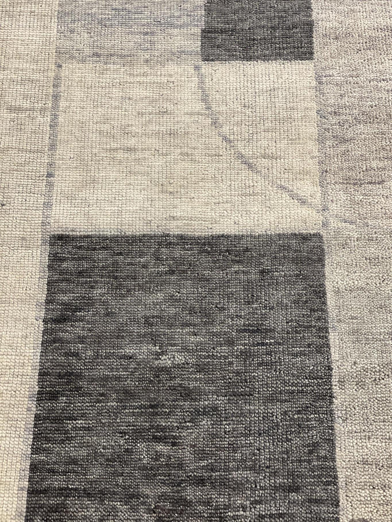 AORug#16191 size. 6' 09" x 9' 09"