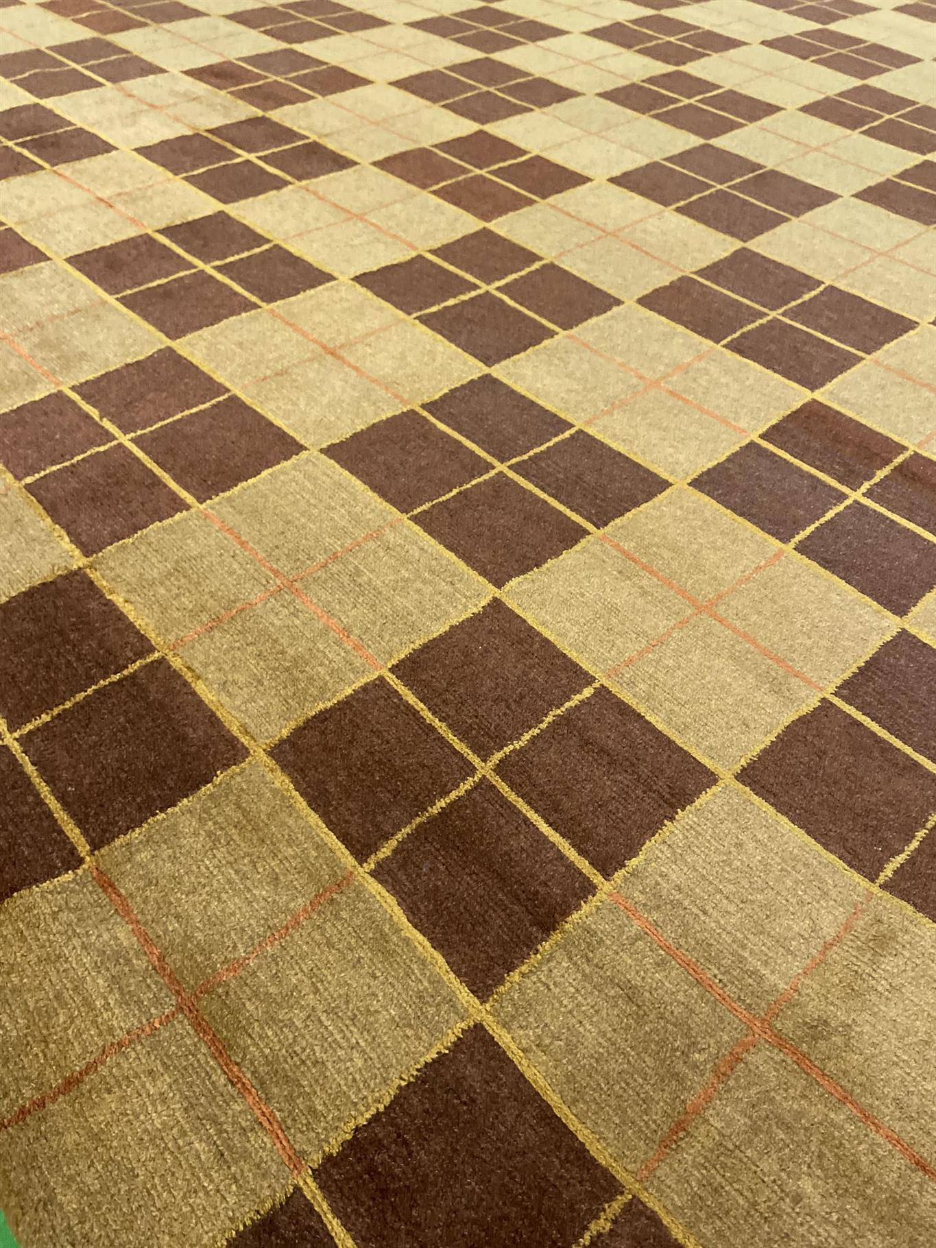 AORug#15460 size. 13' 01" x 13' 05"
