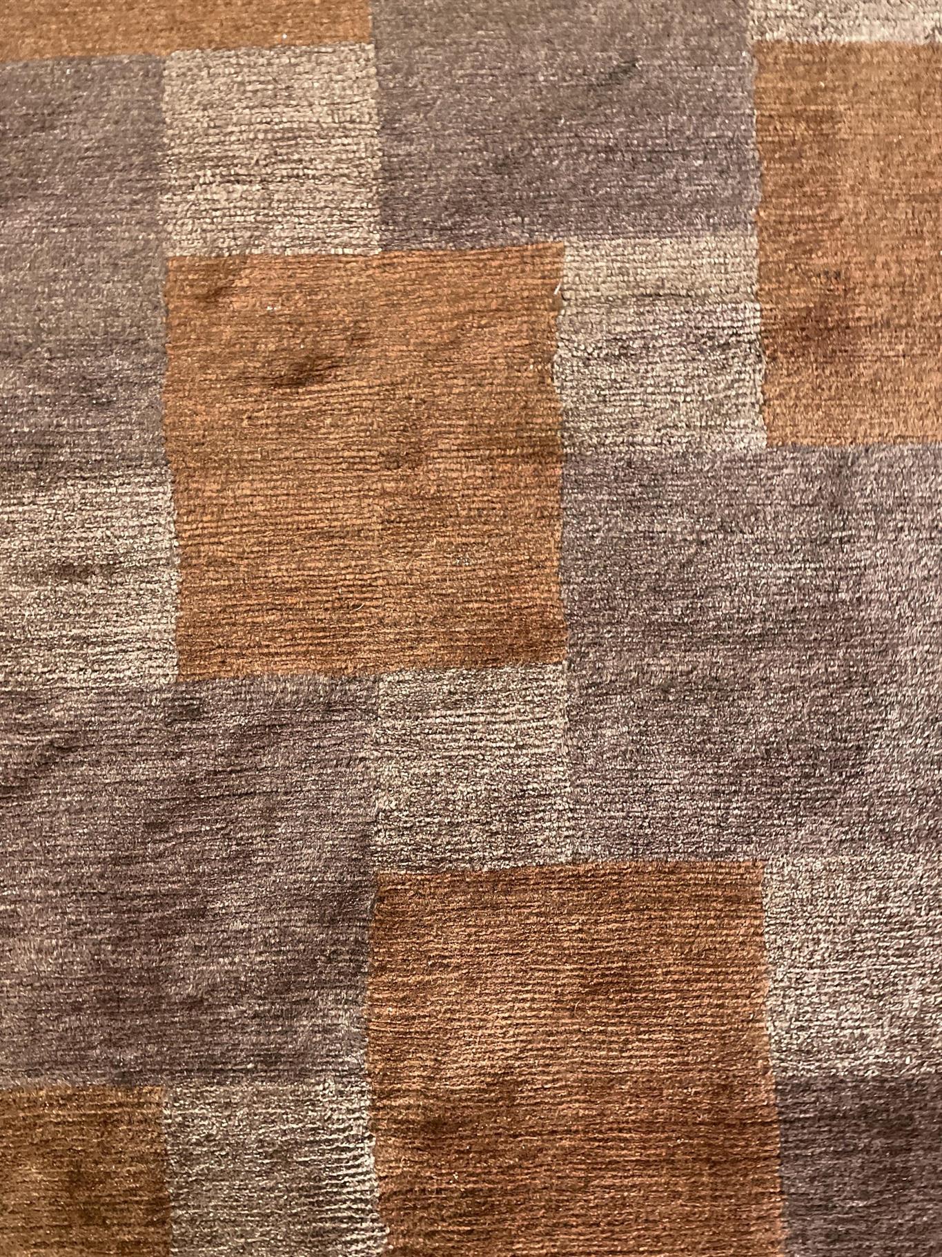 AORug#15463 size. 12' 10" x 13' 03"