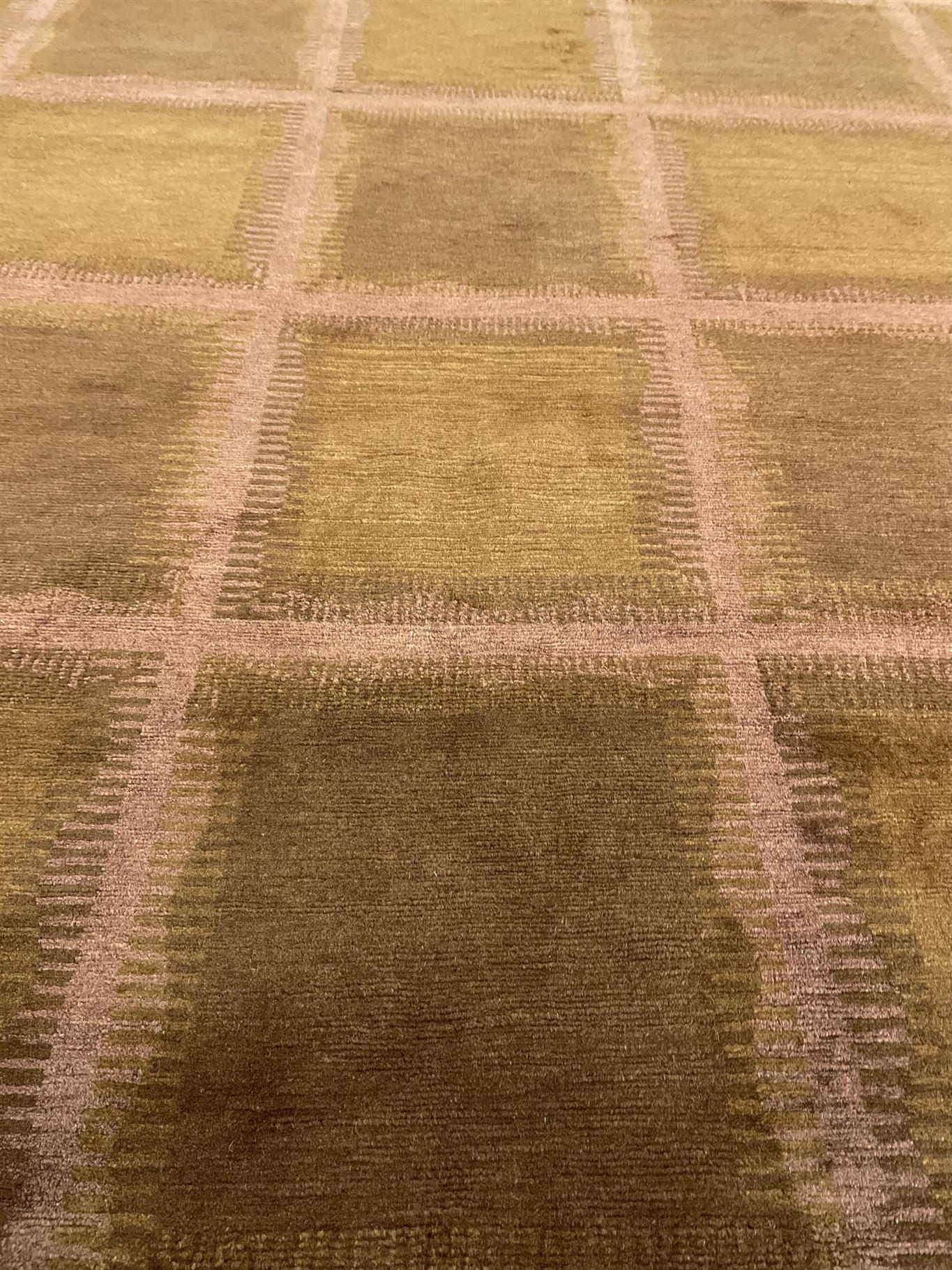 AORug#15478 size. 13' 03" x 13' 11"