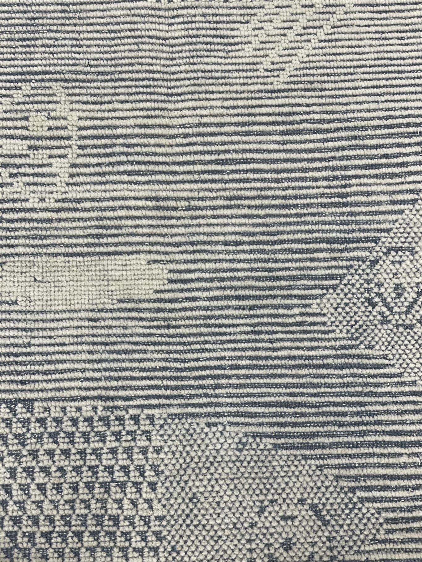 AORug#16269 size. 8'0" X 10'0"