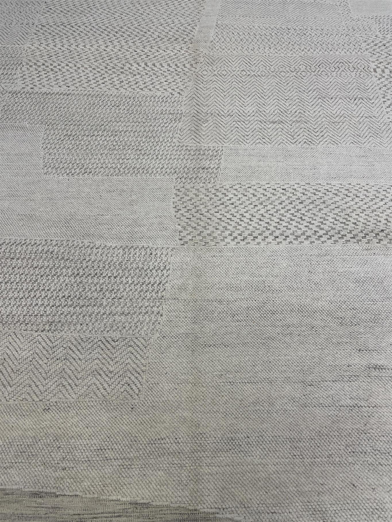 AORug#16450 size. 8'0" X 10'0"