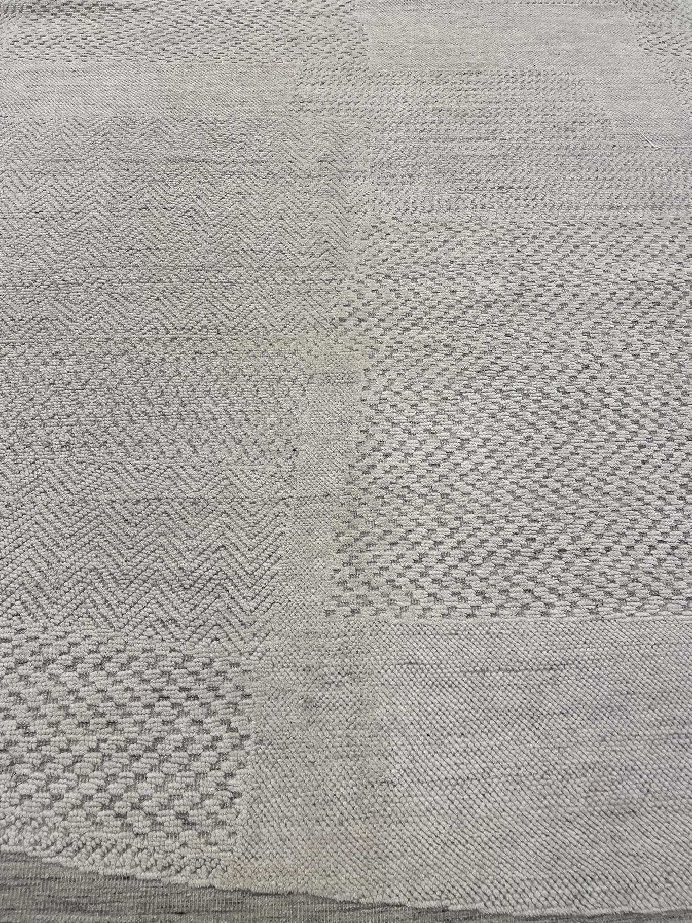 AORug#16450 size. 8'0" X 10'0"
