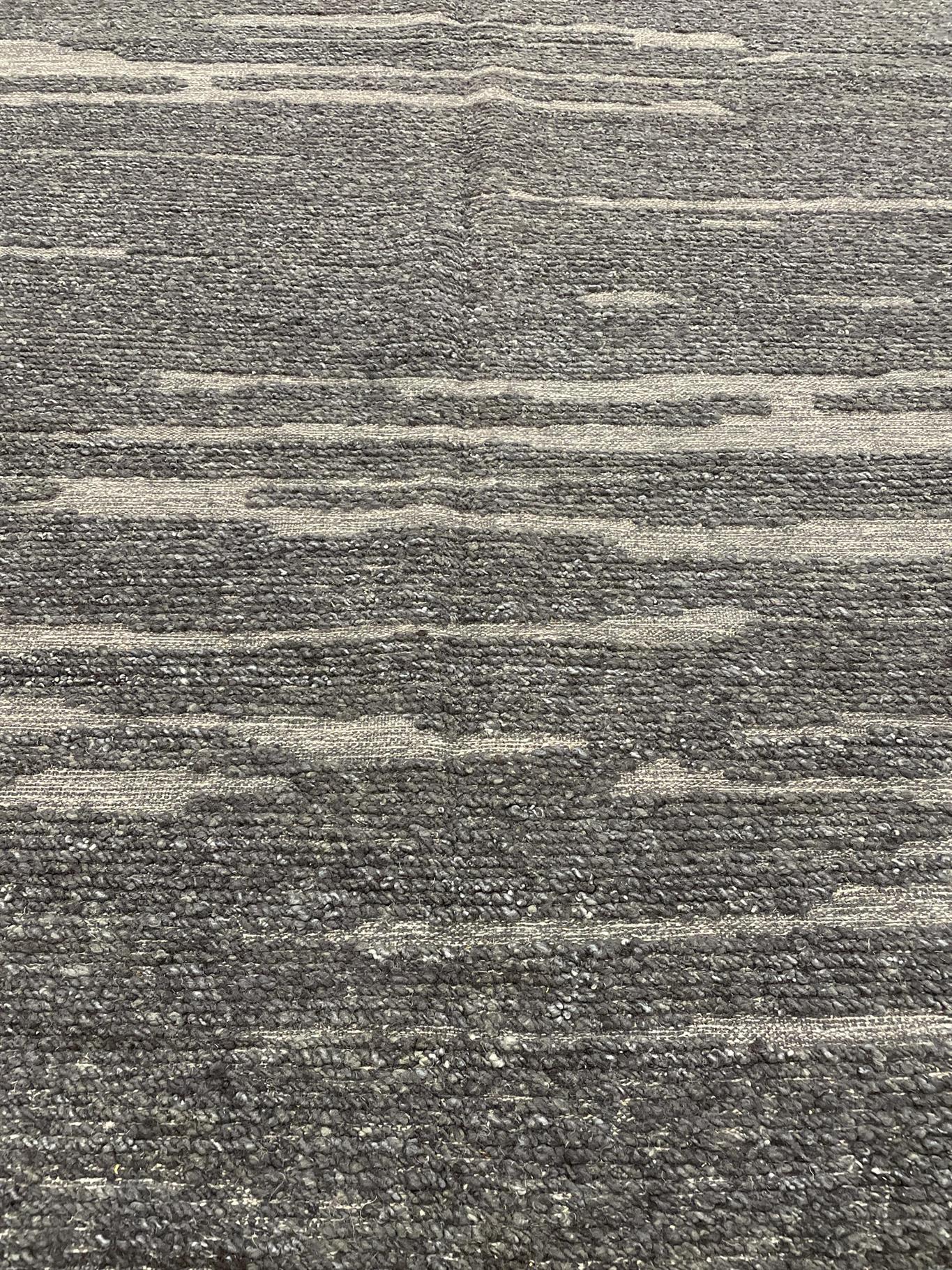 AORug#16324 size. 8' 02" x 10' 00"