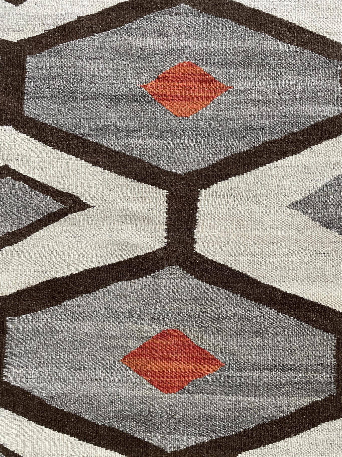 AORug#12488 size. 8'0" X 10'0"