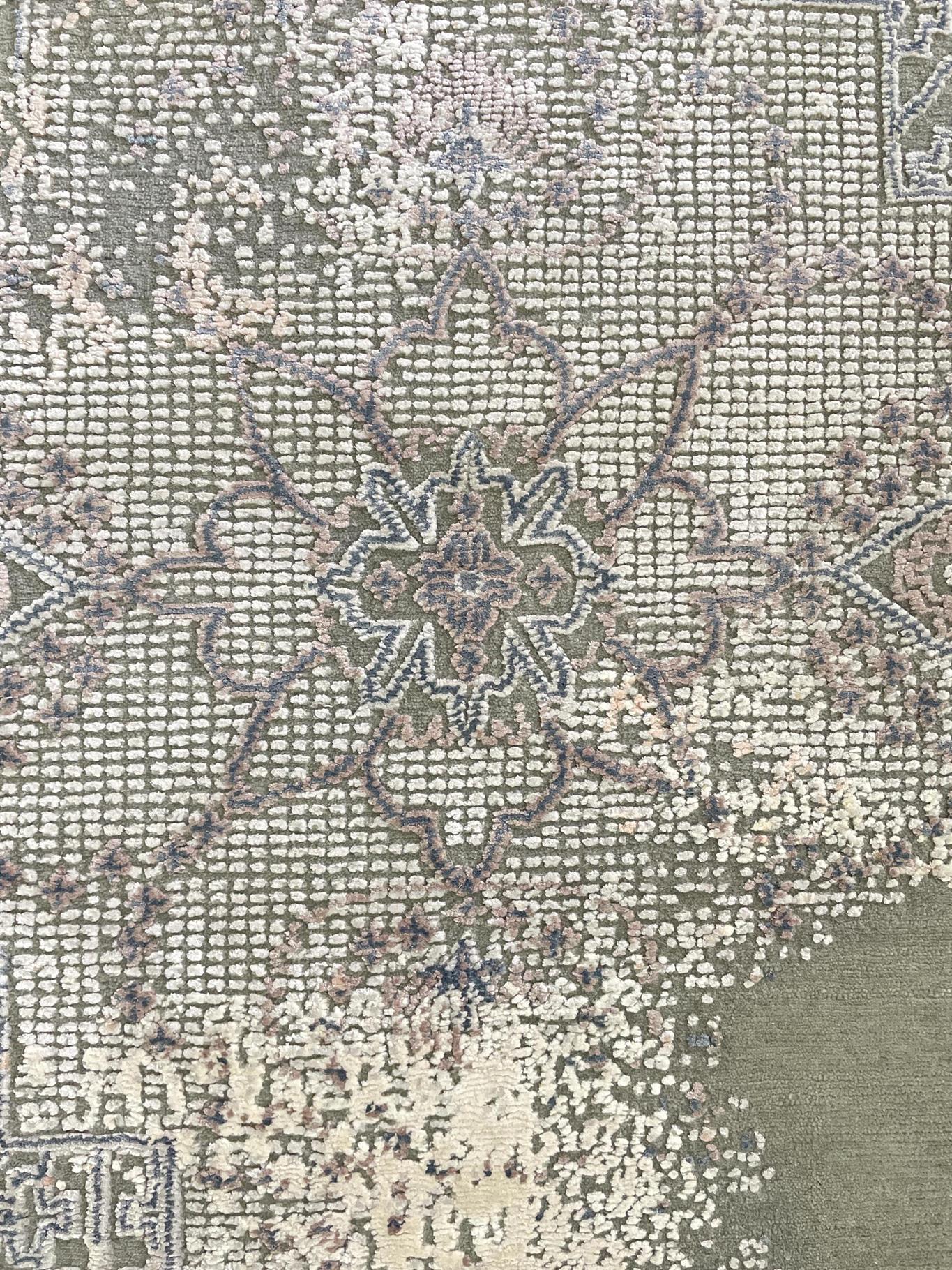 AORug#16163 size. 9' 00" x 12' 01"