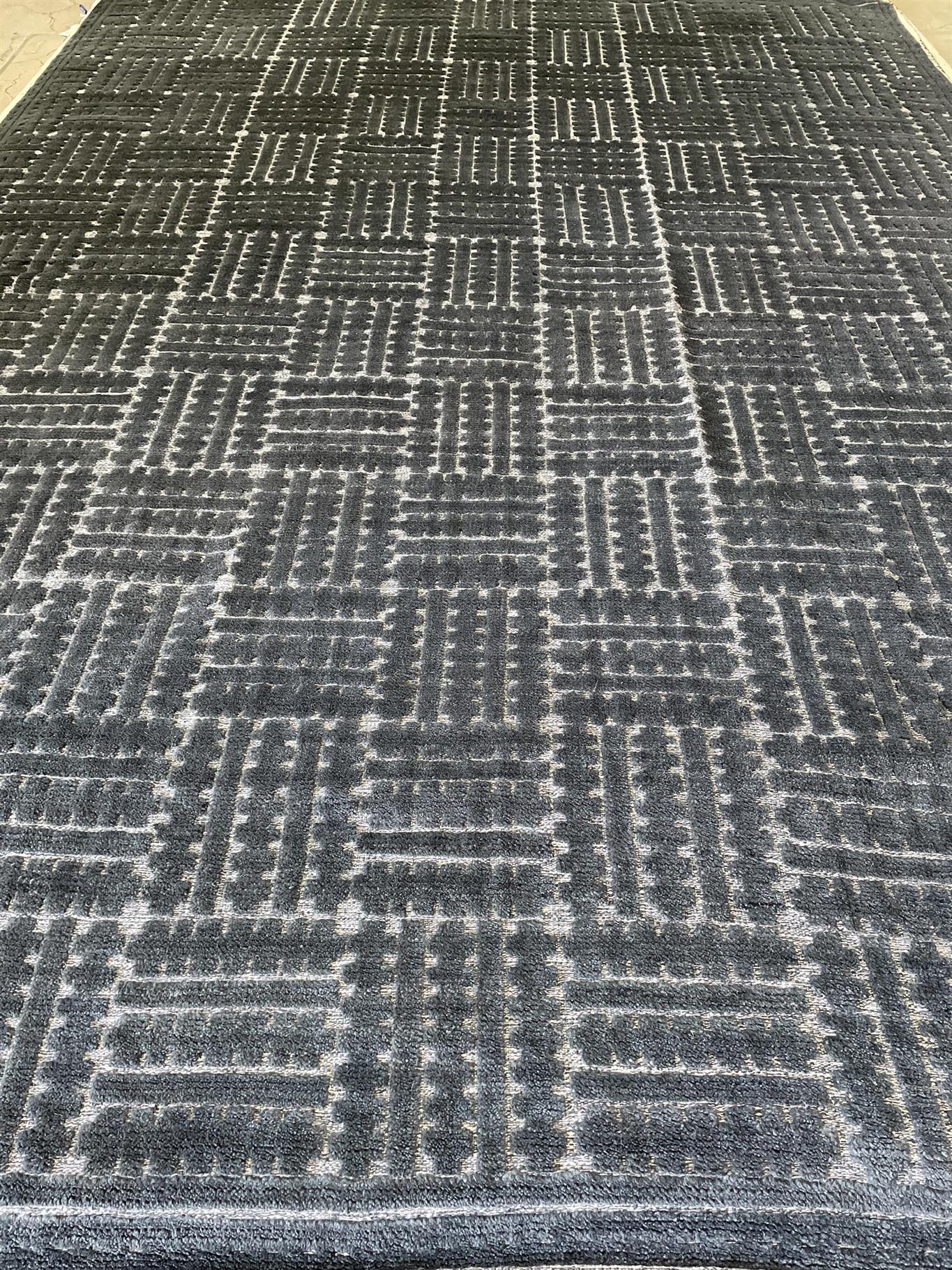 AORug#15062 size. 10'0" X 14'0"