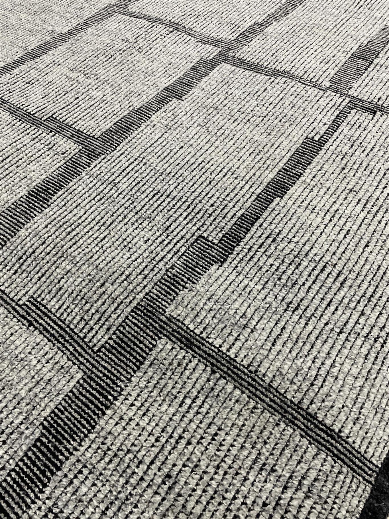 AORug#15061 size. 9'0" X 12'0"