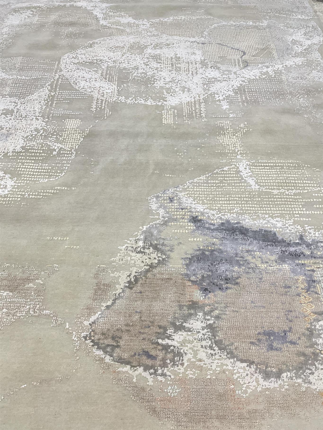 AORug#16161 size. 8' 11" x 12' 02"