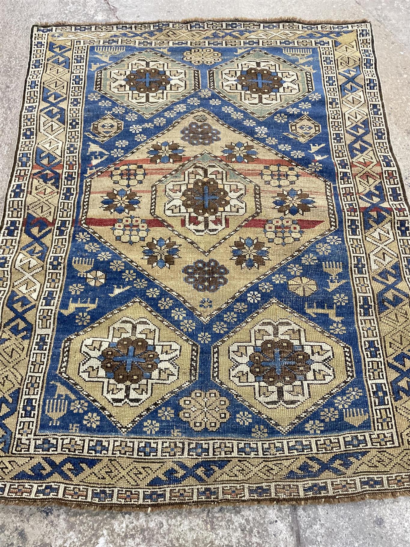 AORug#8219 size. 2' 10" x 3' 10"