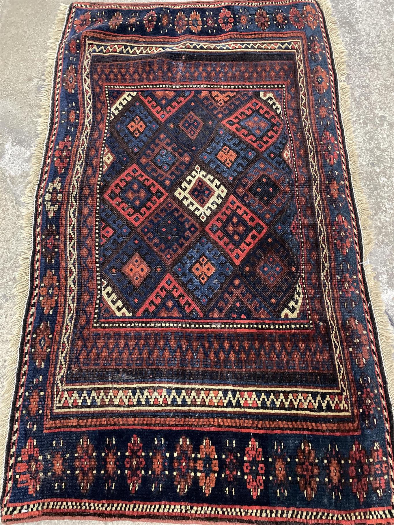 AORug#8218 size. 2' 10" x 3' 07"