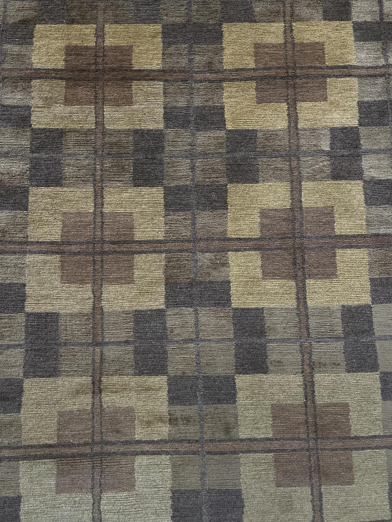 AORug#15768 size. 9' 09" x 9' 10"