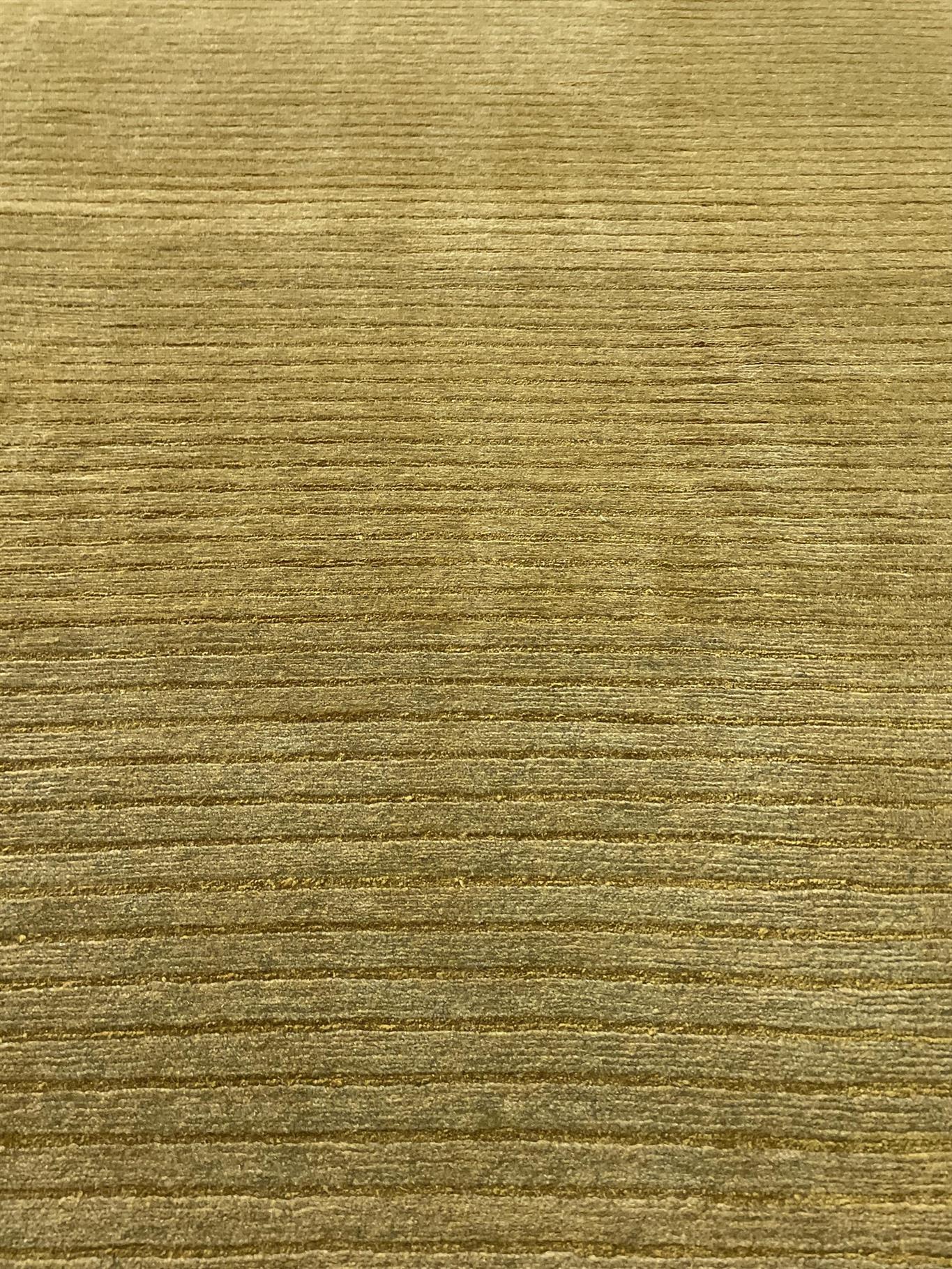 AORug#15757 size. 9' 06" x 9' 11"