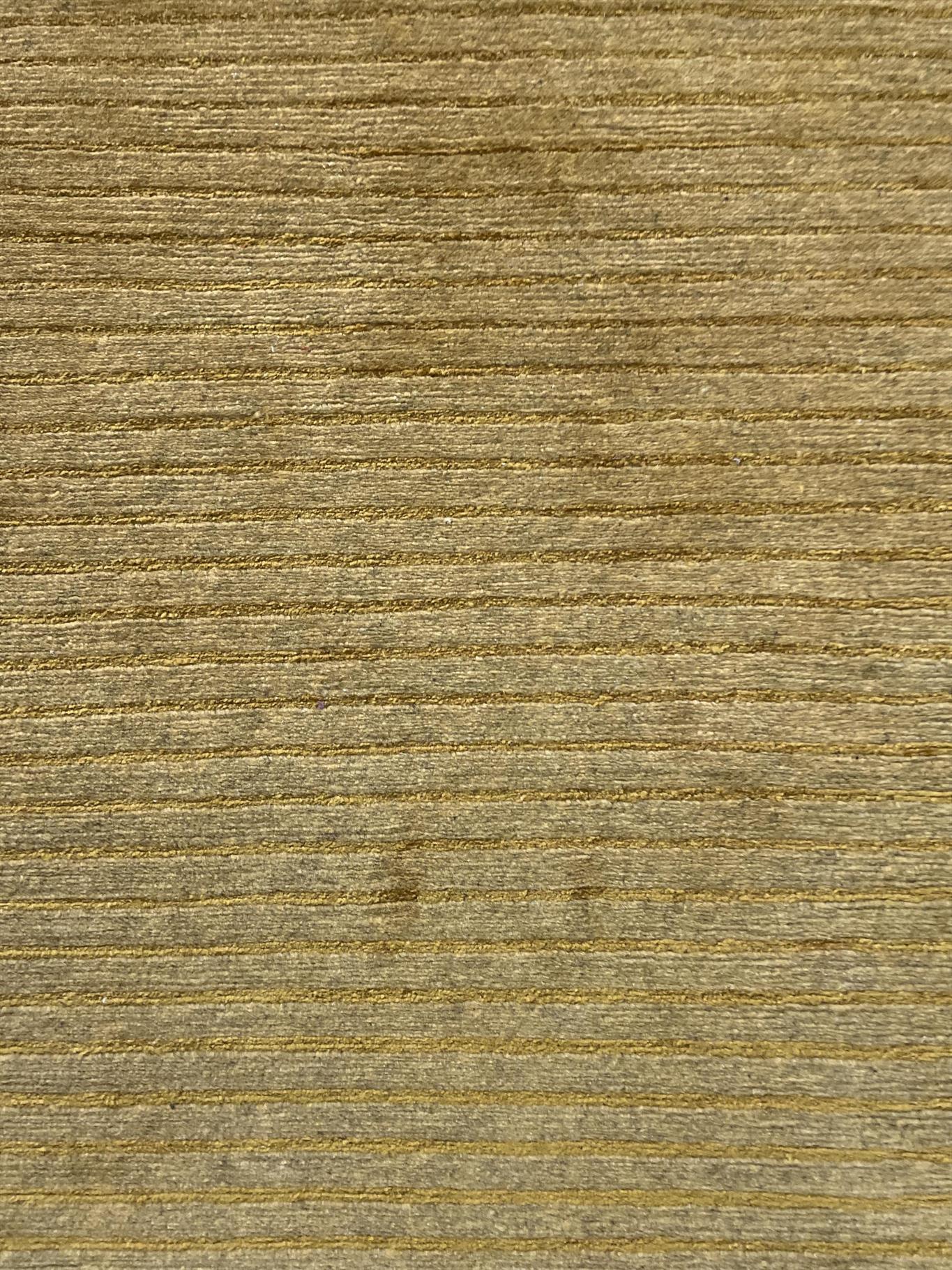 AORug#15757 size. 9' 06" x 9' 11"